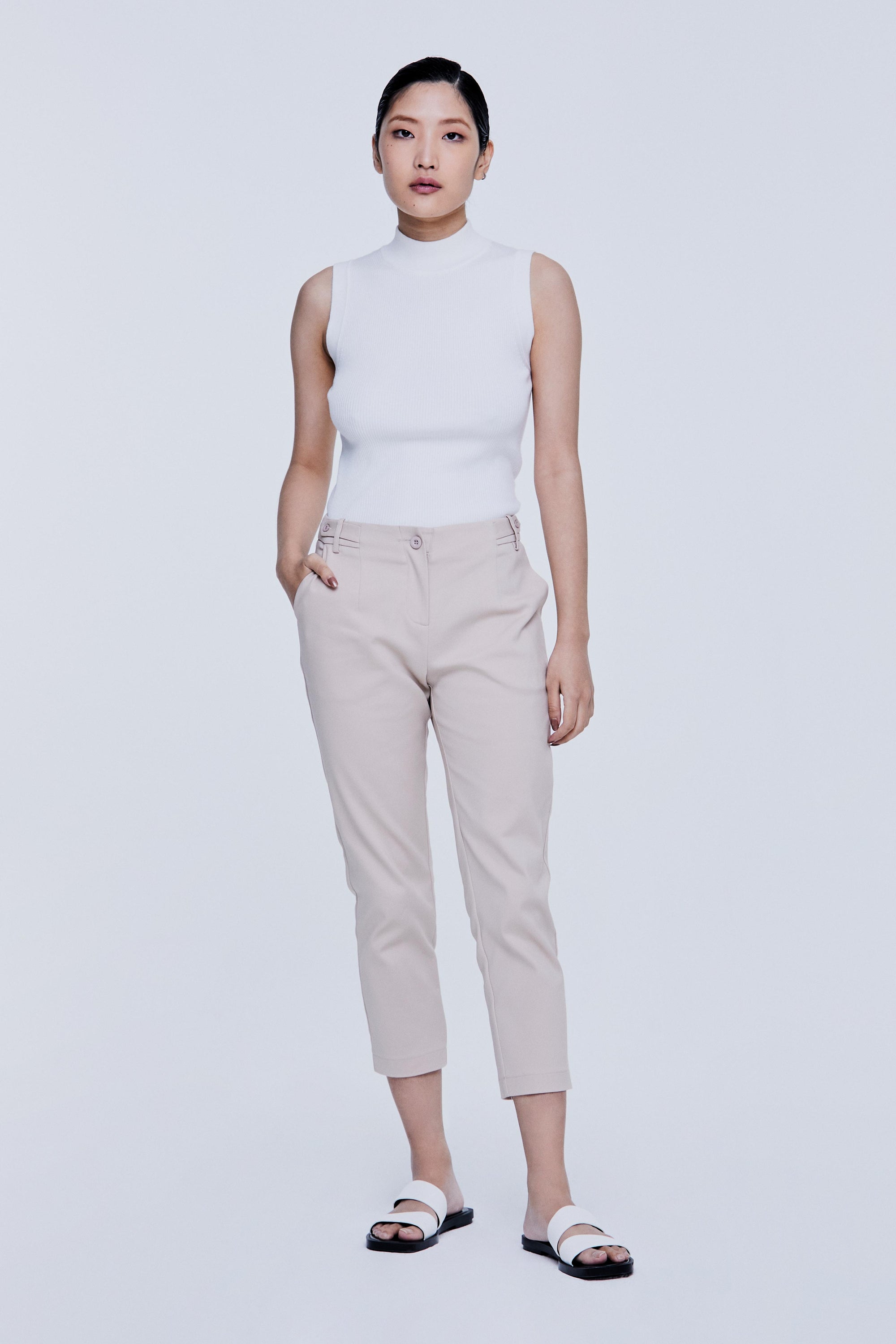 color:BEIGE