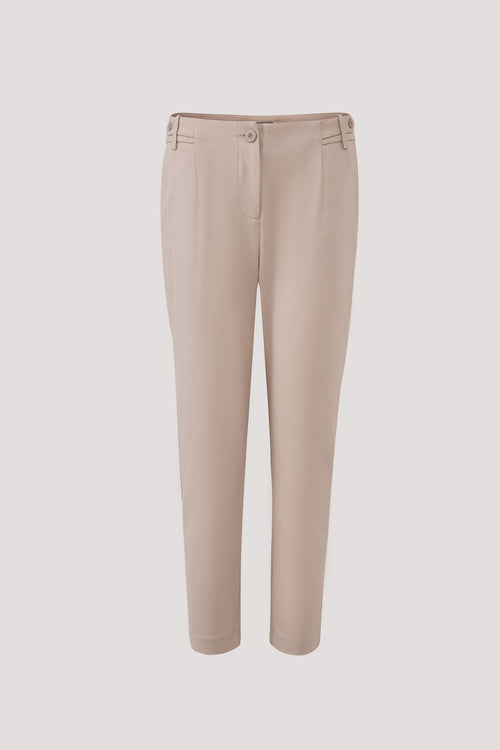 color:BEIGE