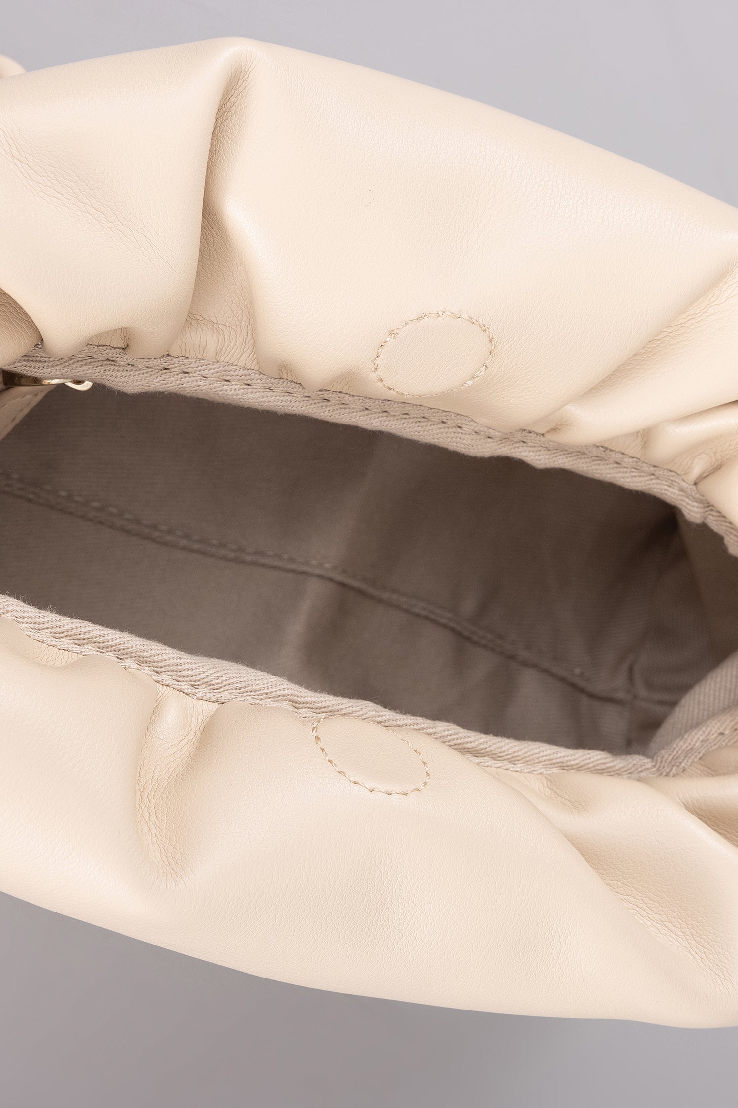 color:BEIGE