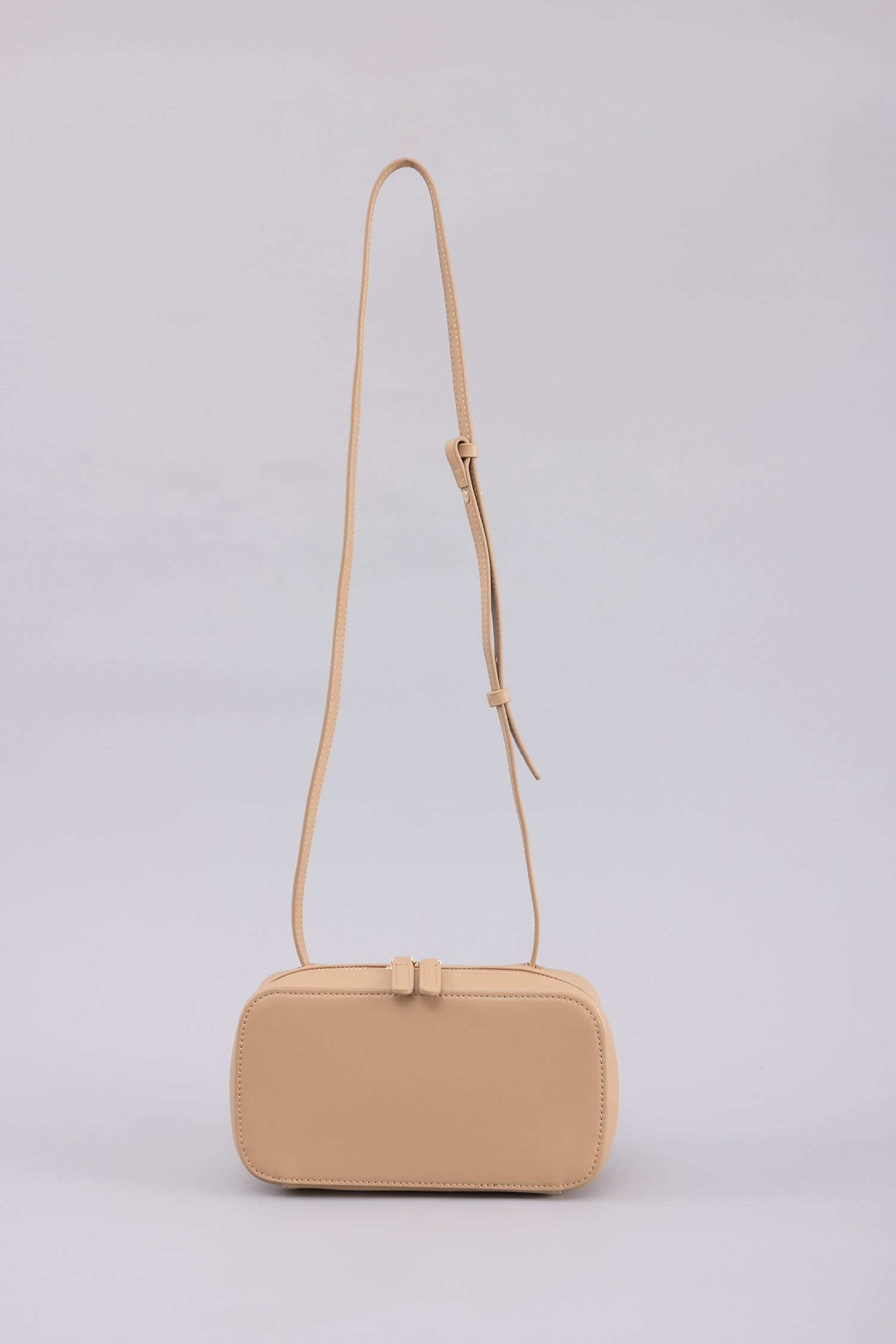 color:BEIGE