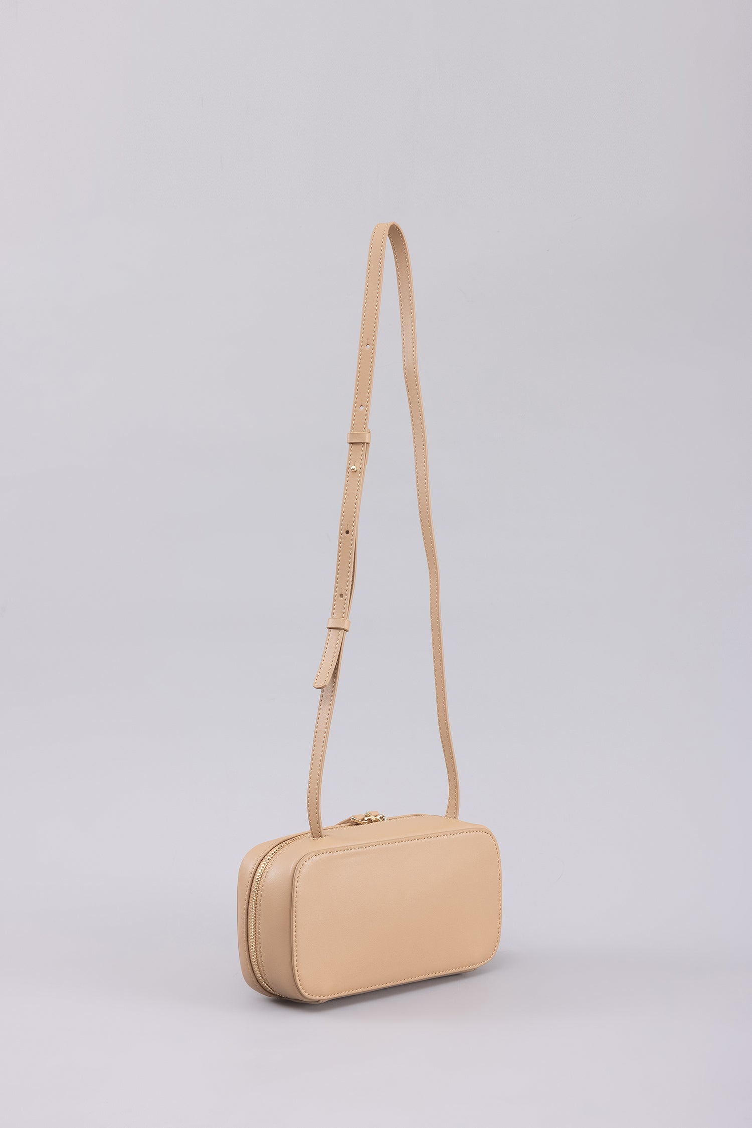color:BEIGE
