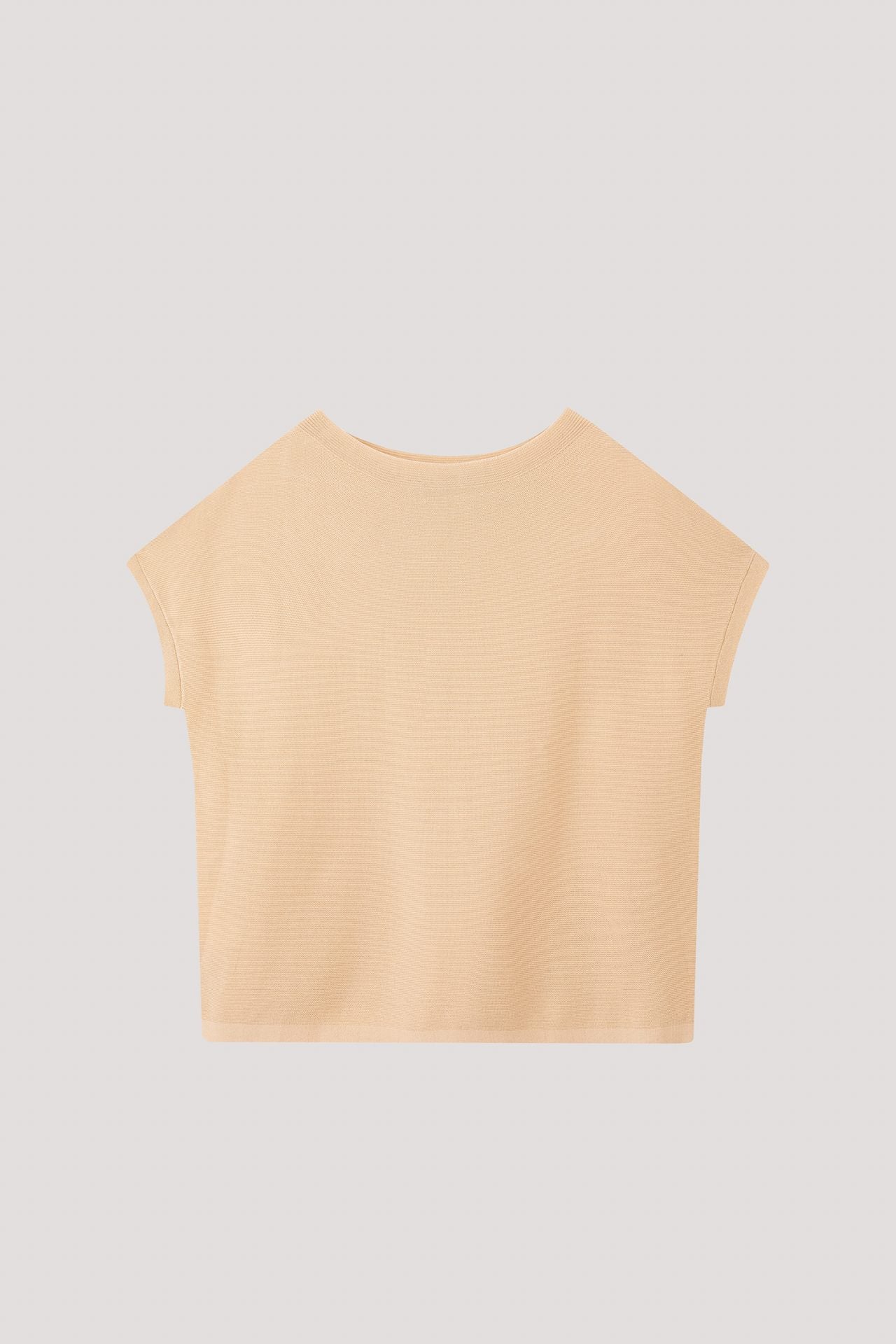 color:BEIGE
