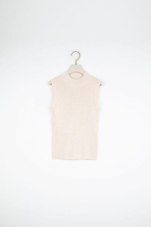 color:BEIGE