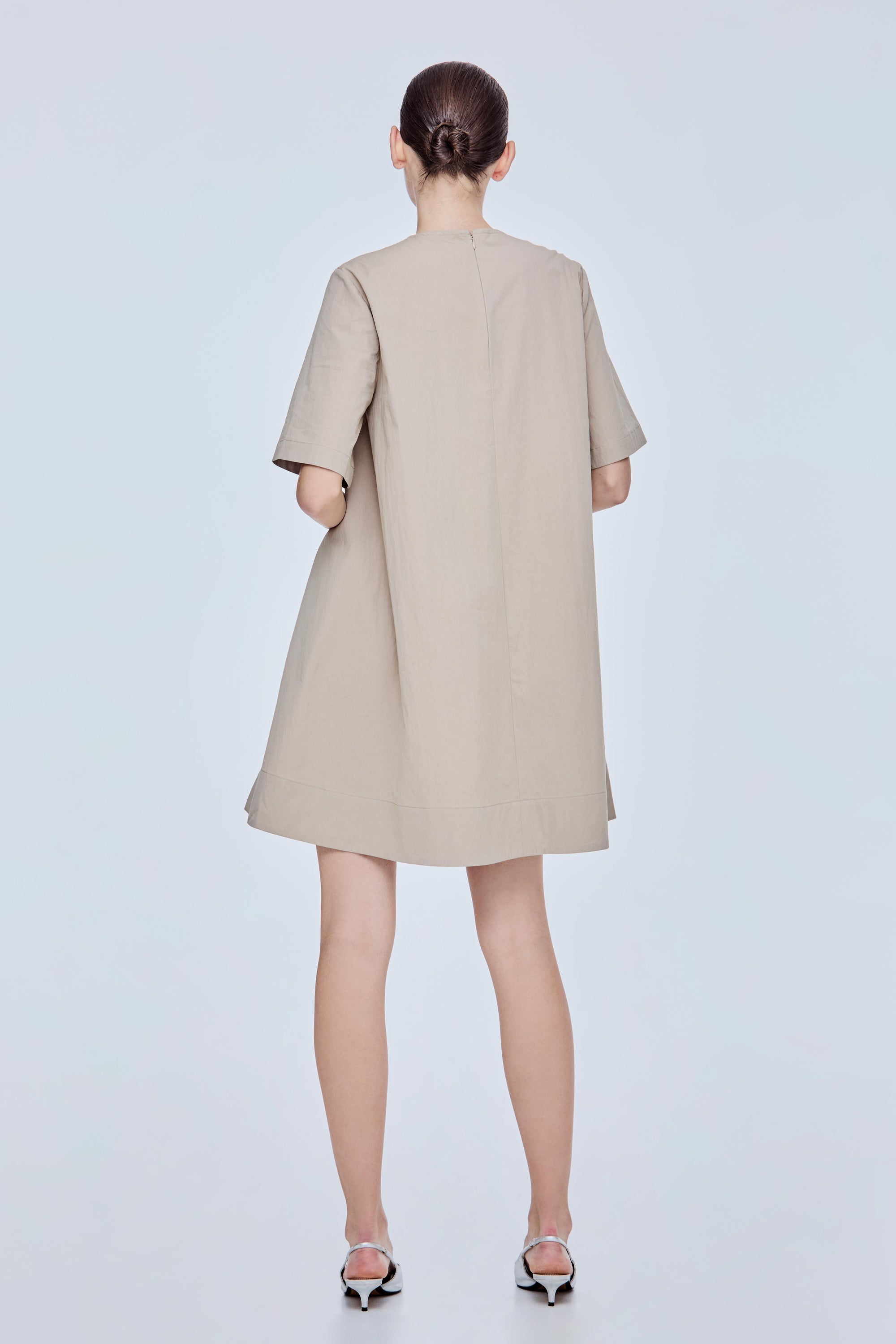 color:KHAKI
