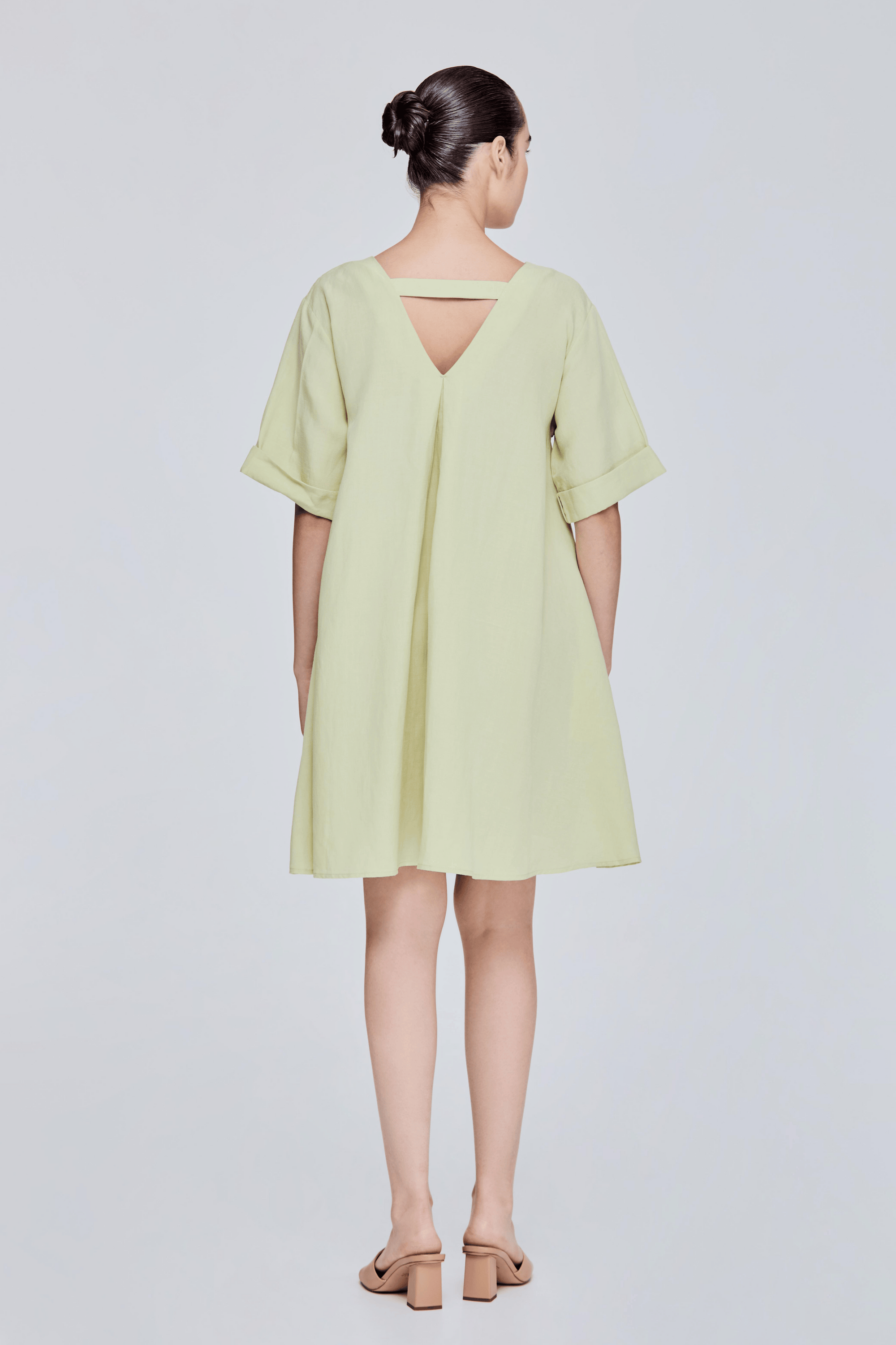 color:APPLE GREEN