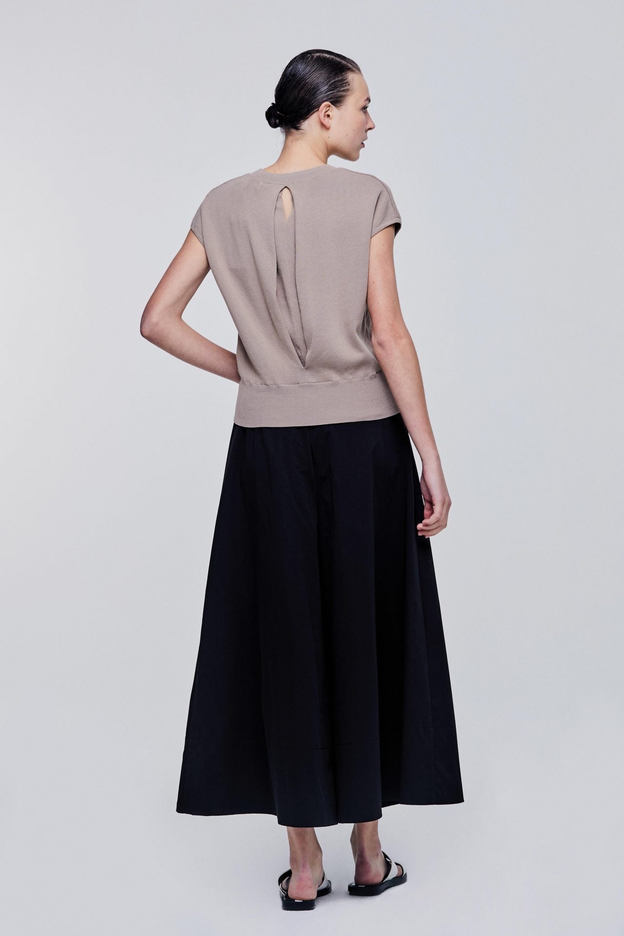 color:KHAKI