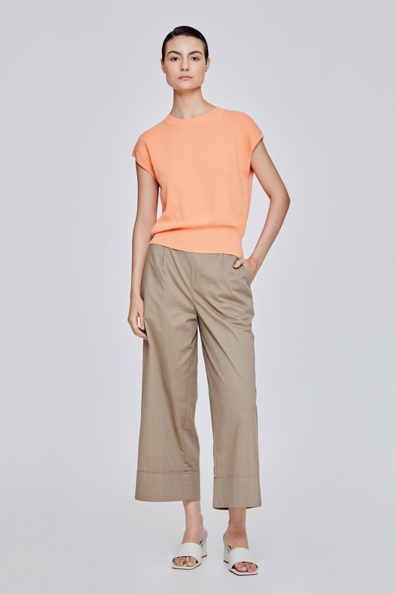 color:APRICOT
