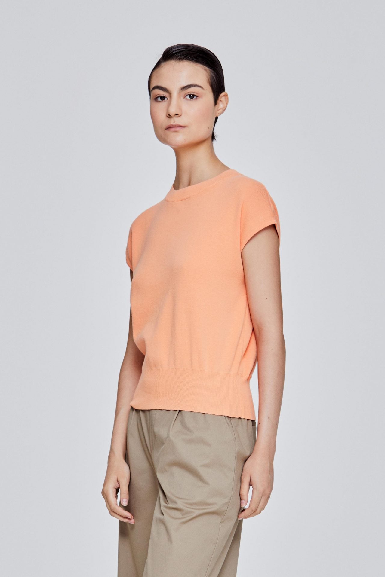 color:APRICOT