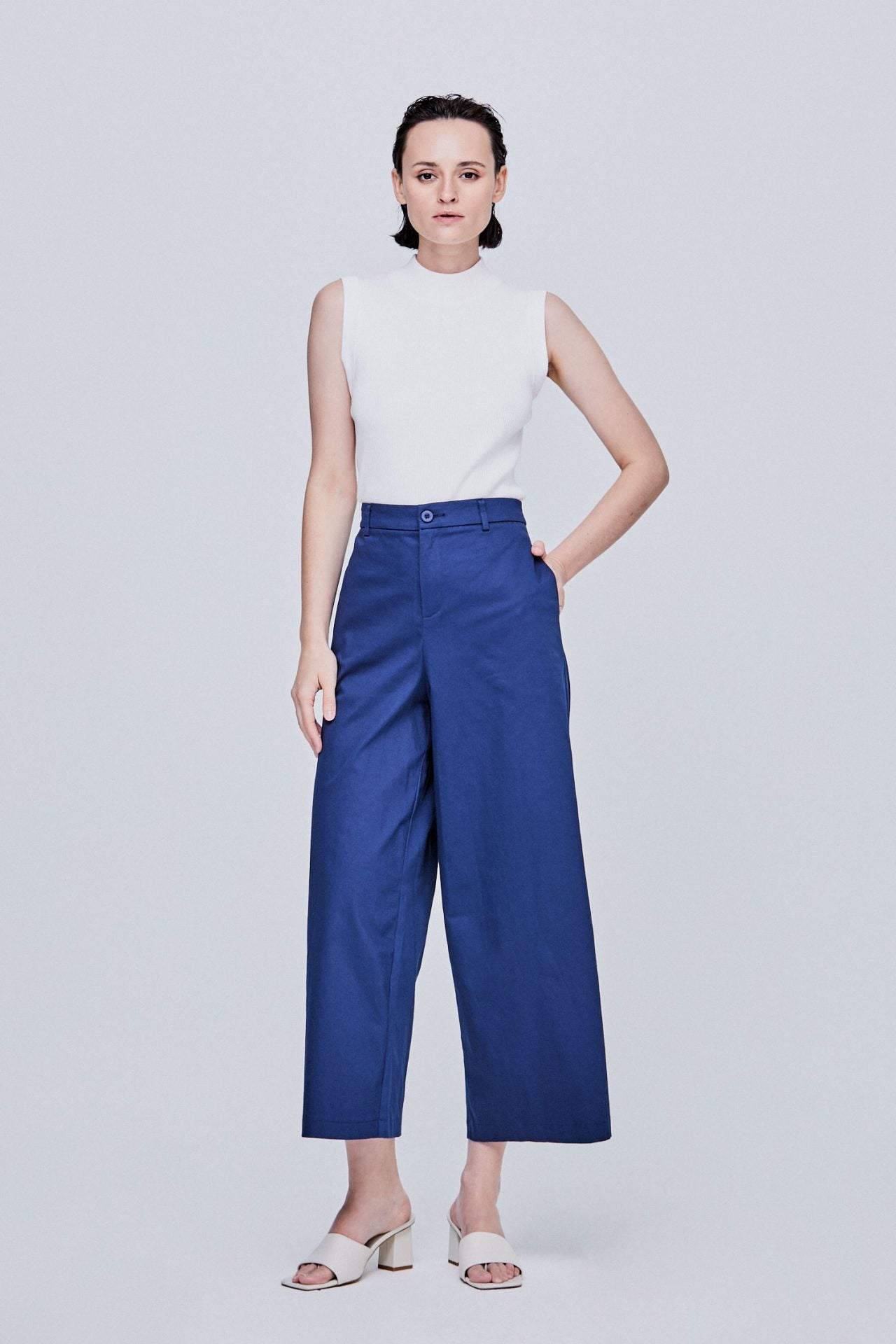color:NAVY