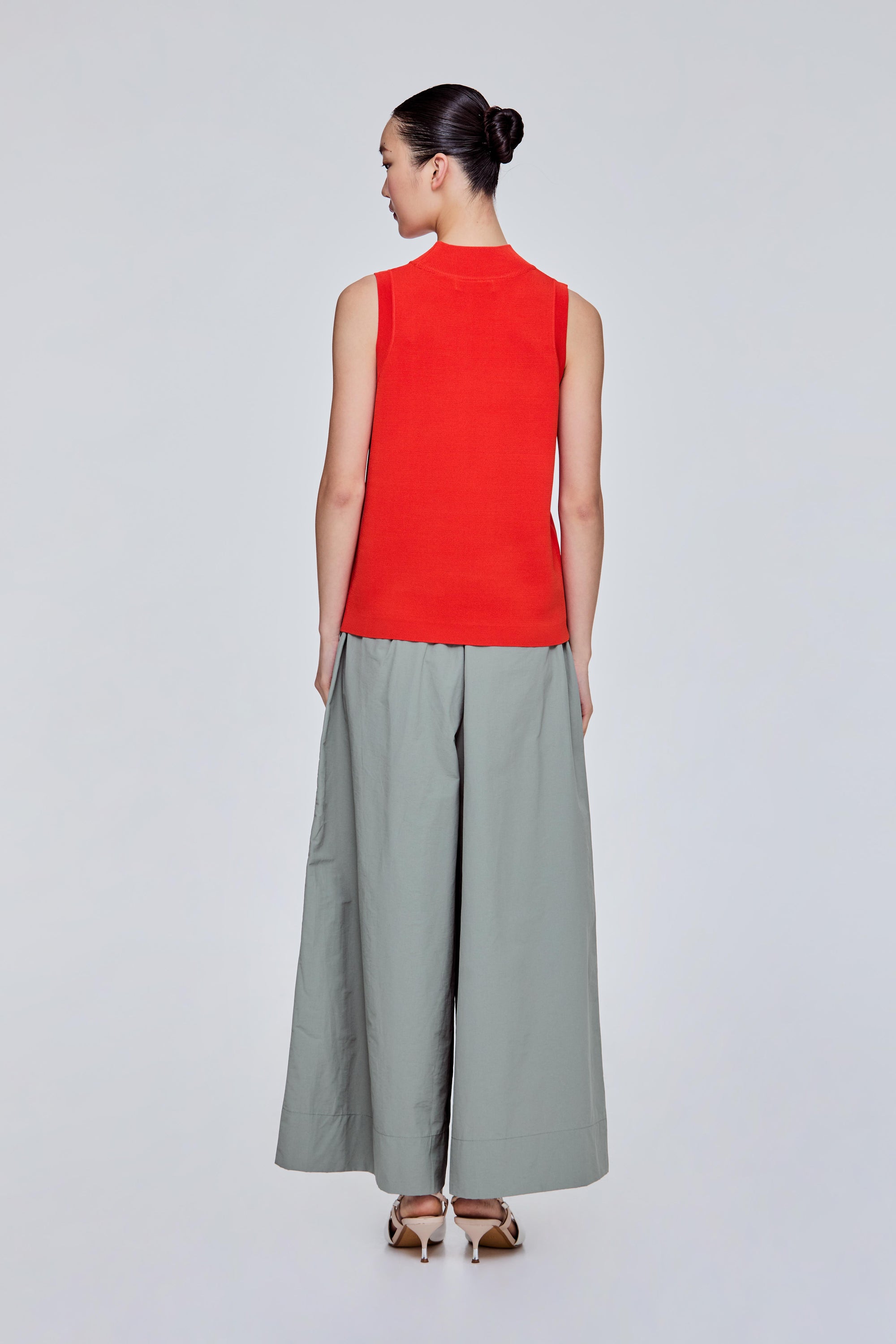 color:ORANGE
