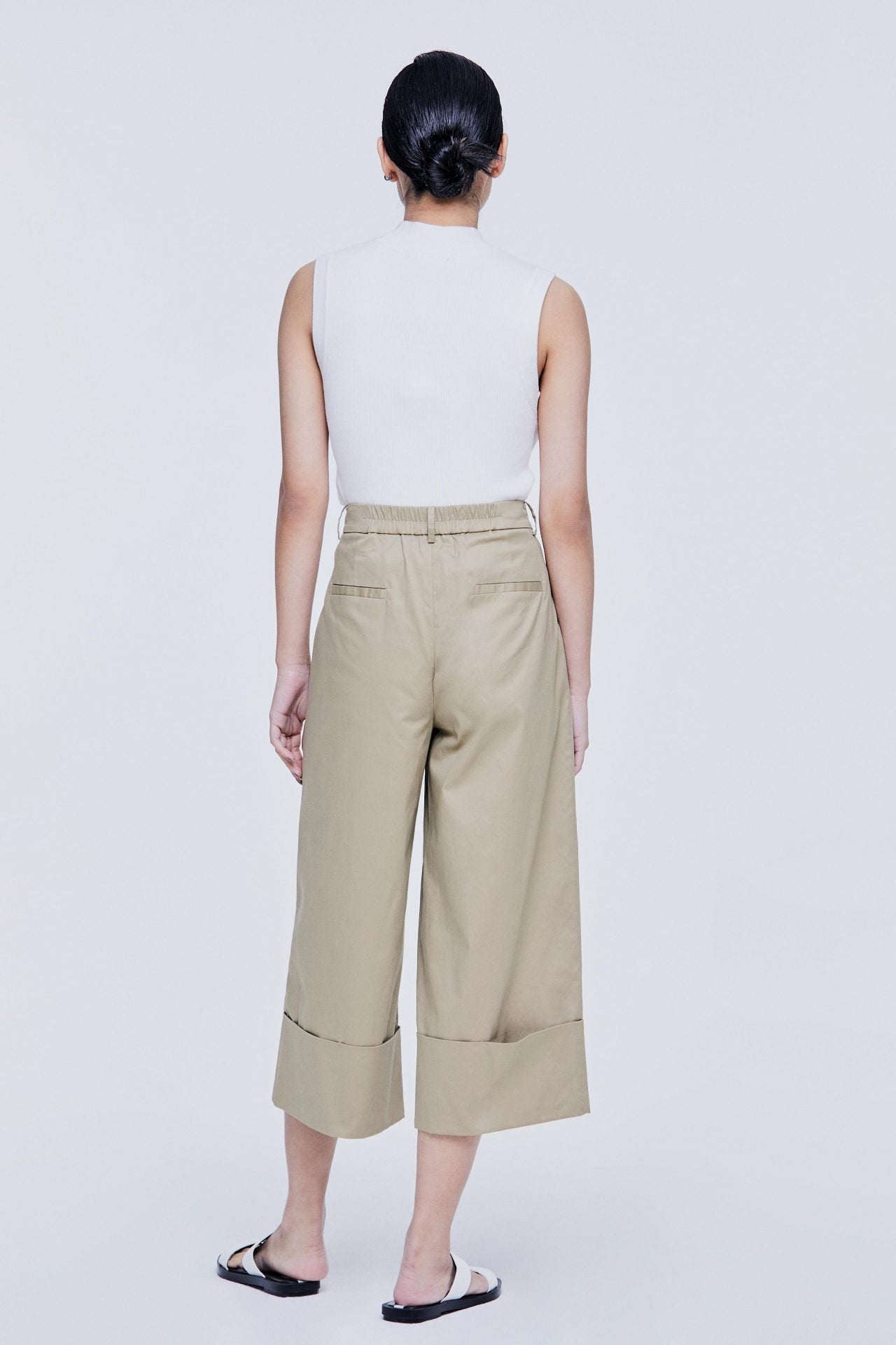color:KHAKI