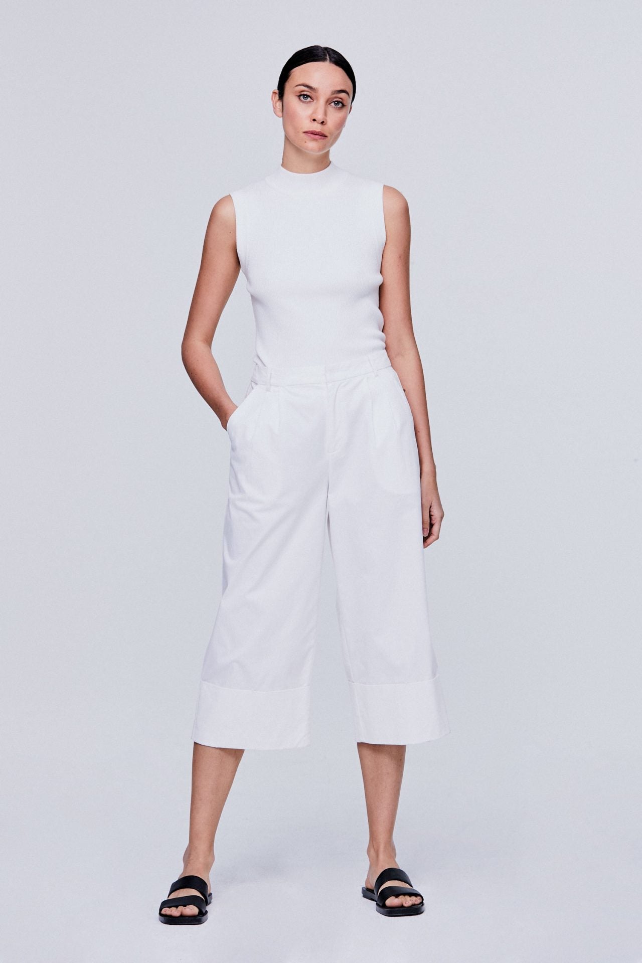 color:CREAM