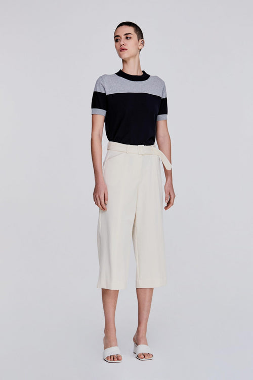 color:BEIGE
