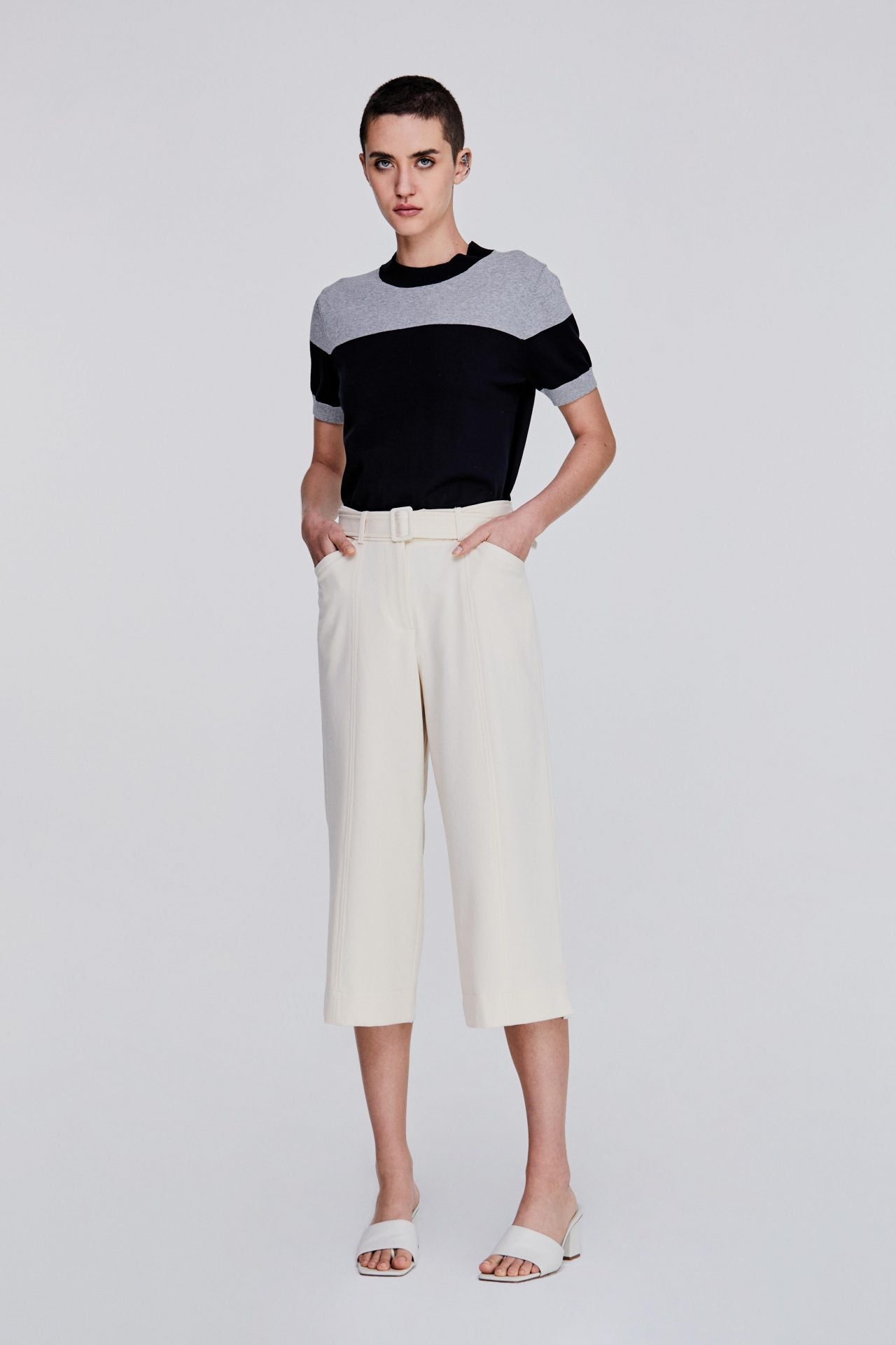 color:BEIGE