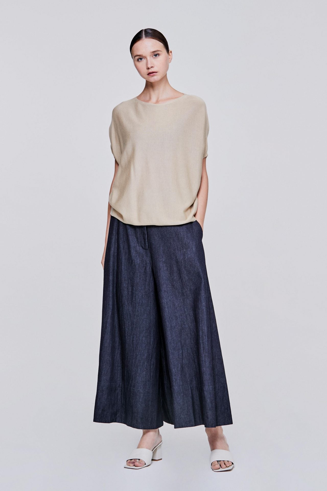 color:BEIGE