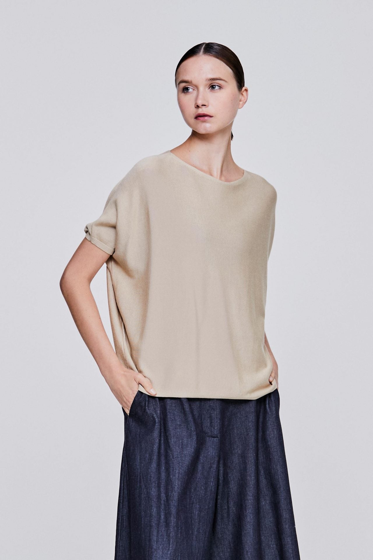 color:BEIGE