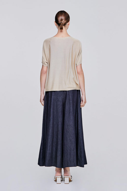 color:BEIGE