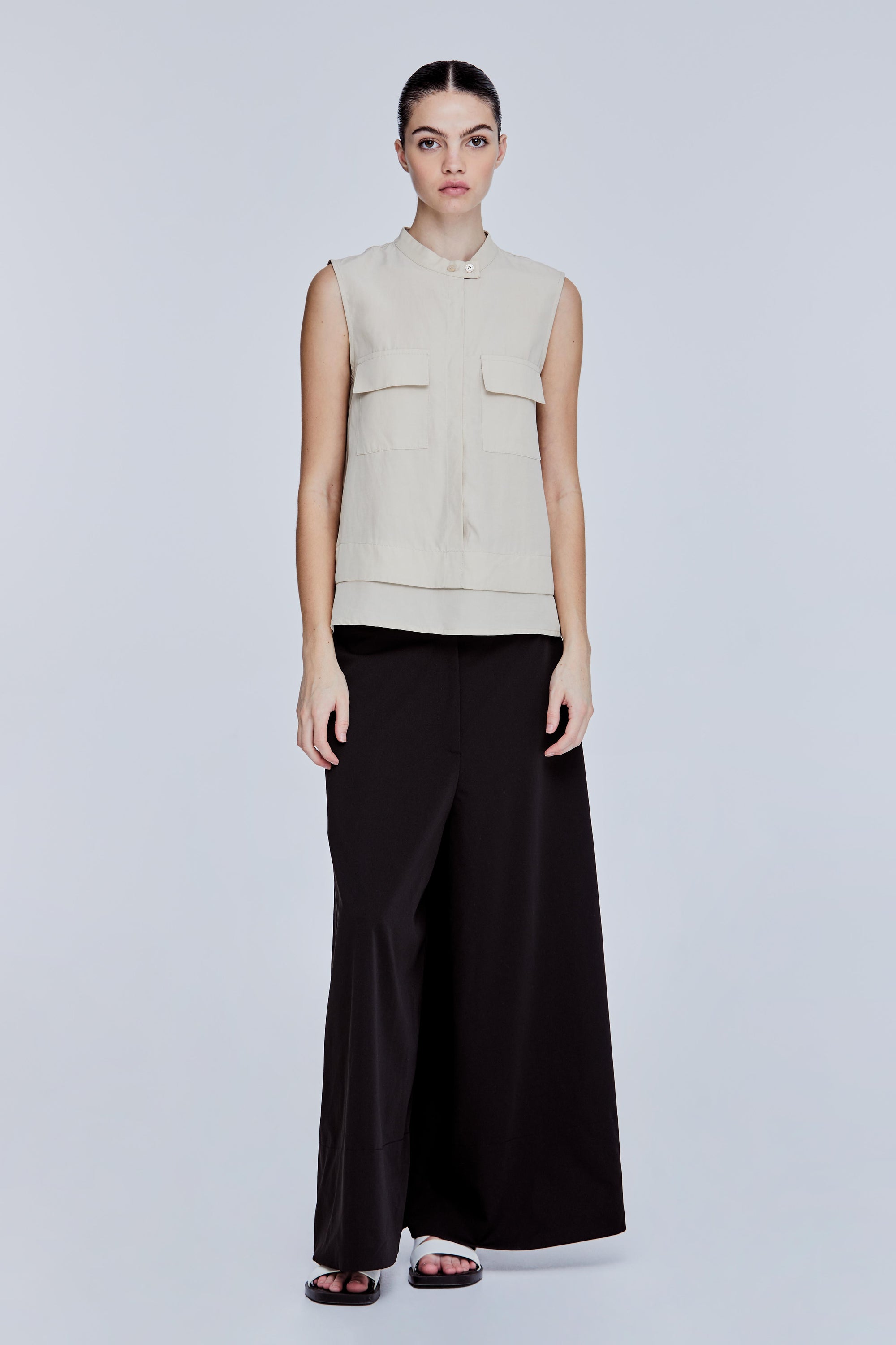 color:BEIGE