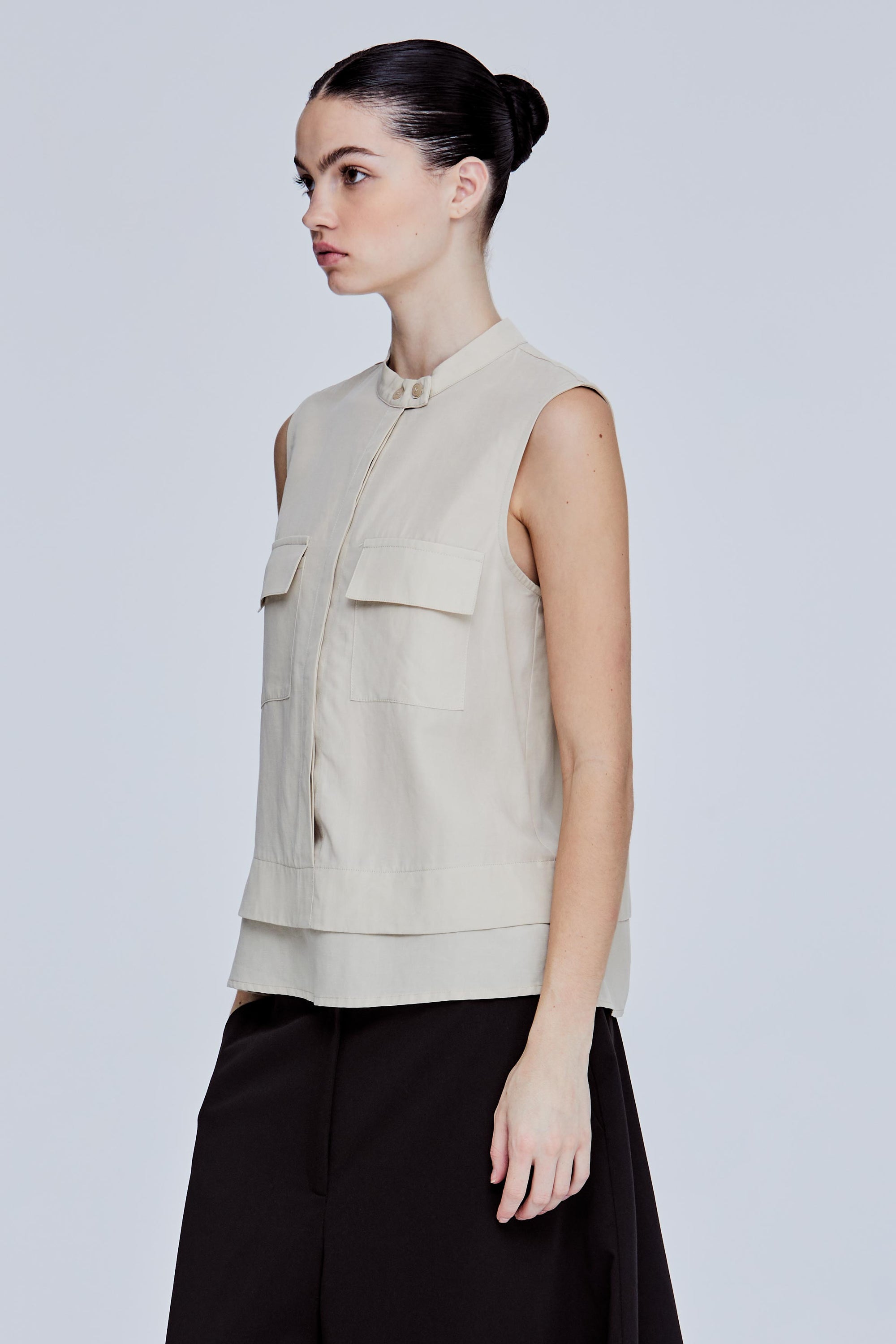 color:BEIGE