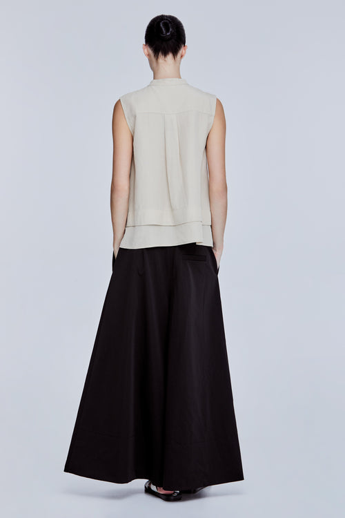 color:BEIGE