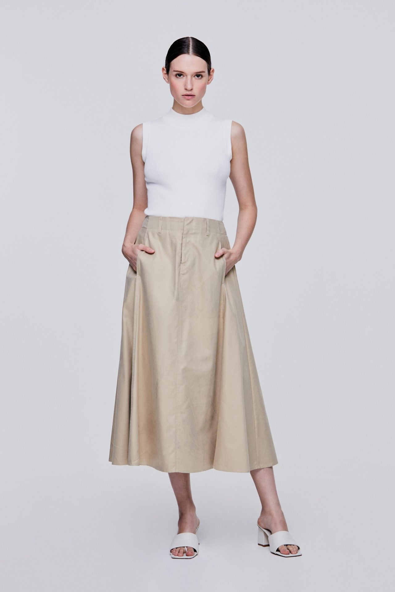color:BEIGE