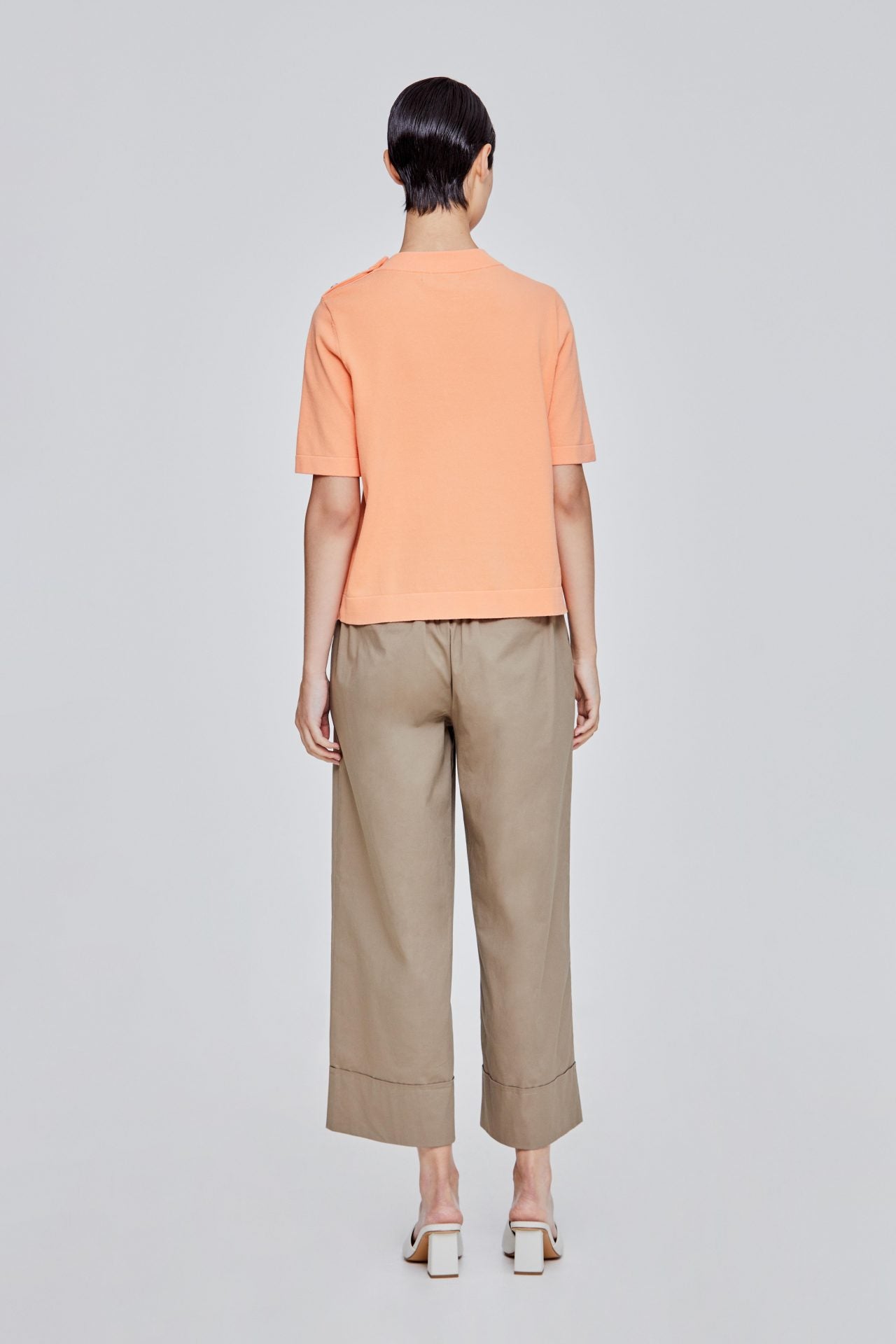 color:APRICOT