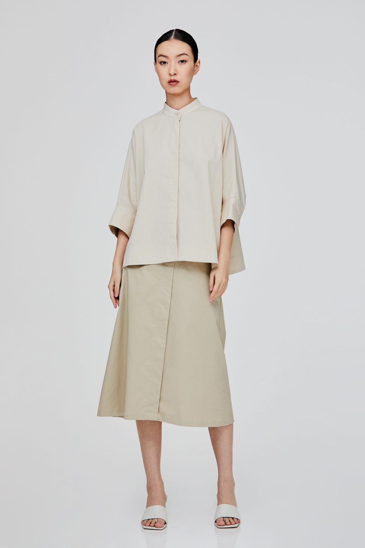 color:BEIGE