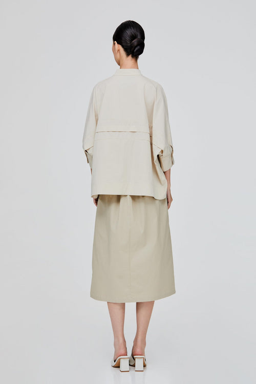color:BEIGE