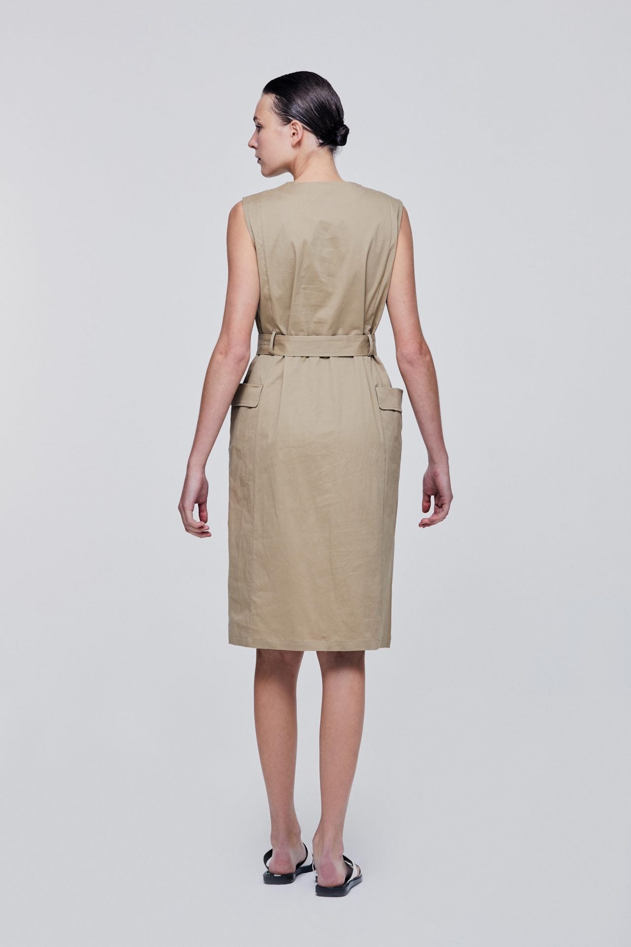 color:KHAKI