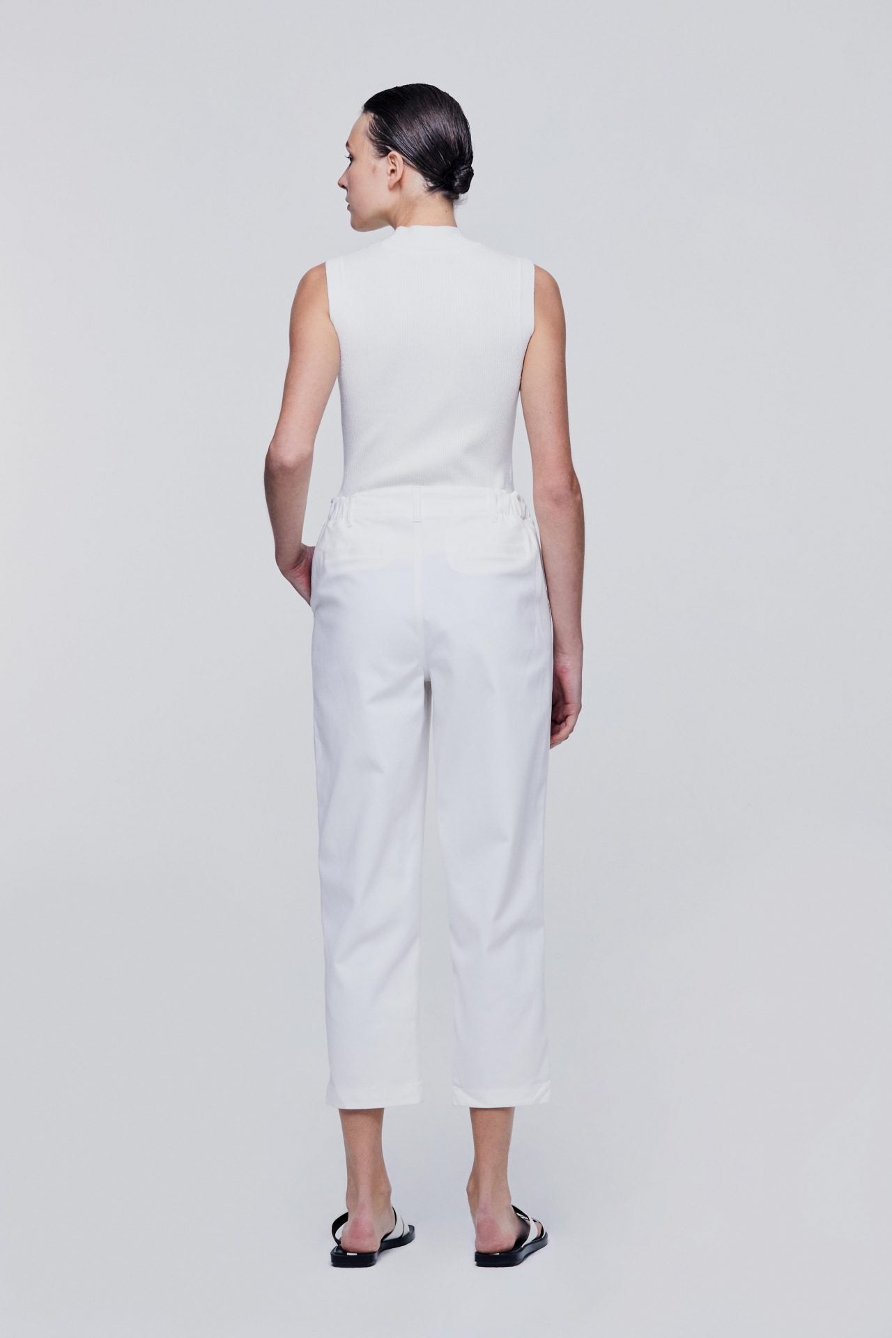 color:CREAM
