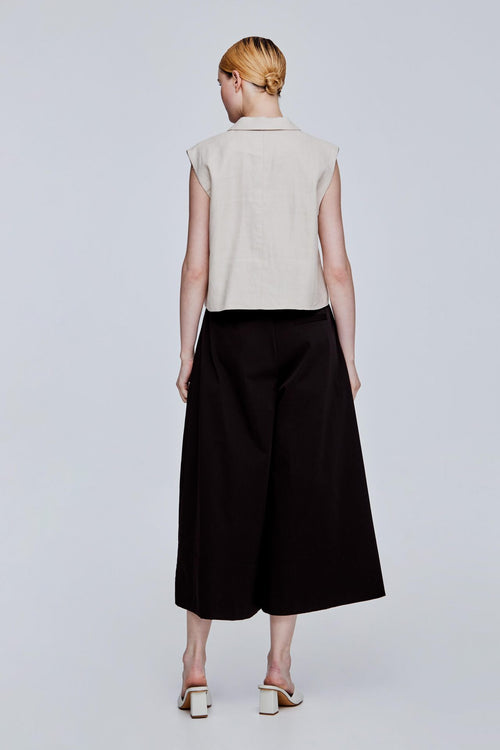 color:BEIGE