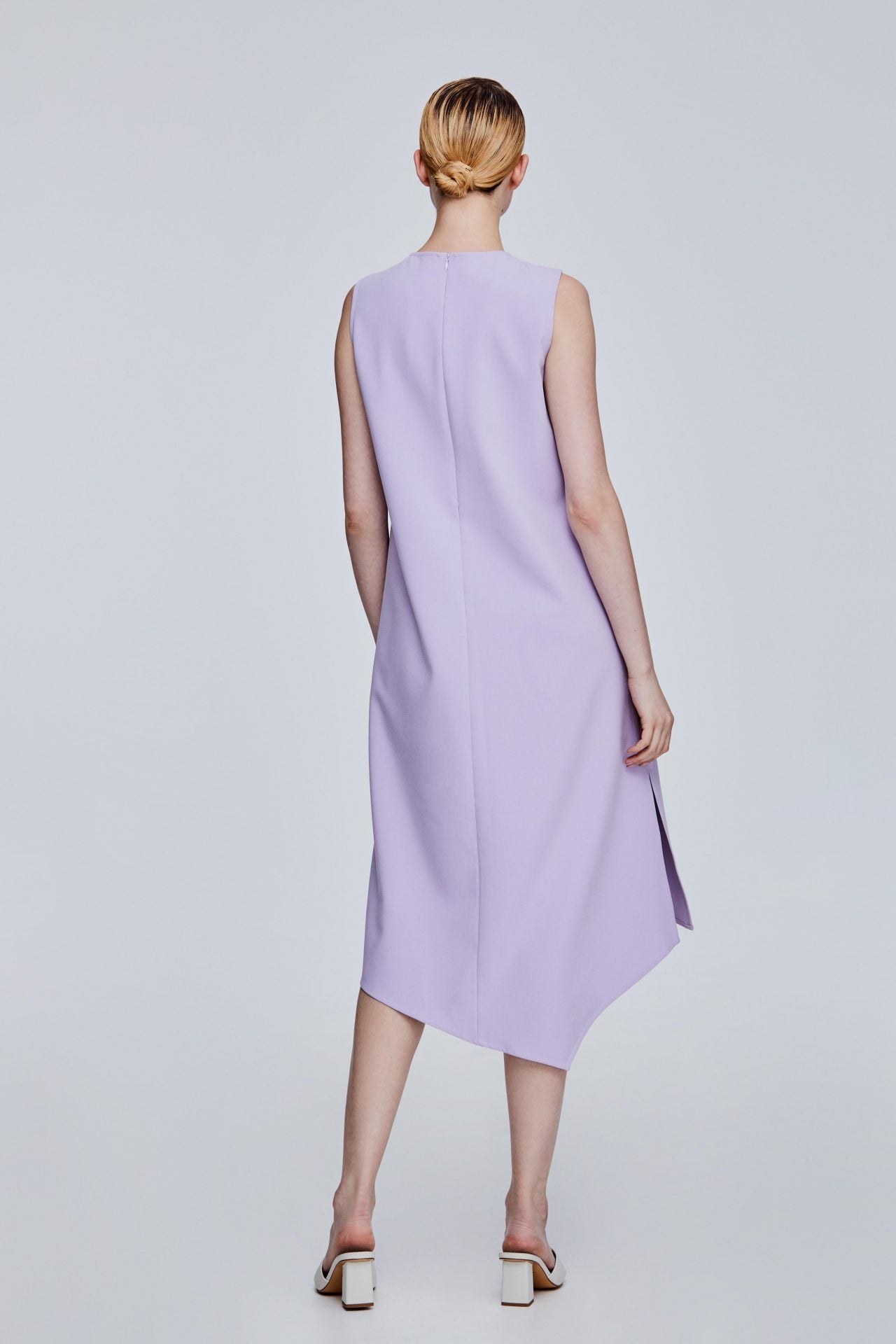 color:LAVENDER