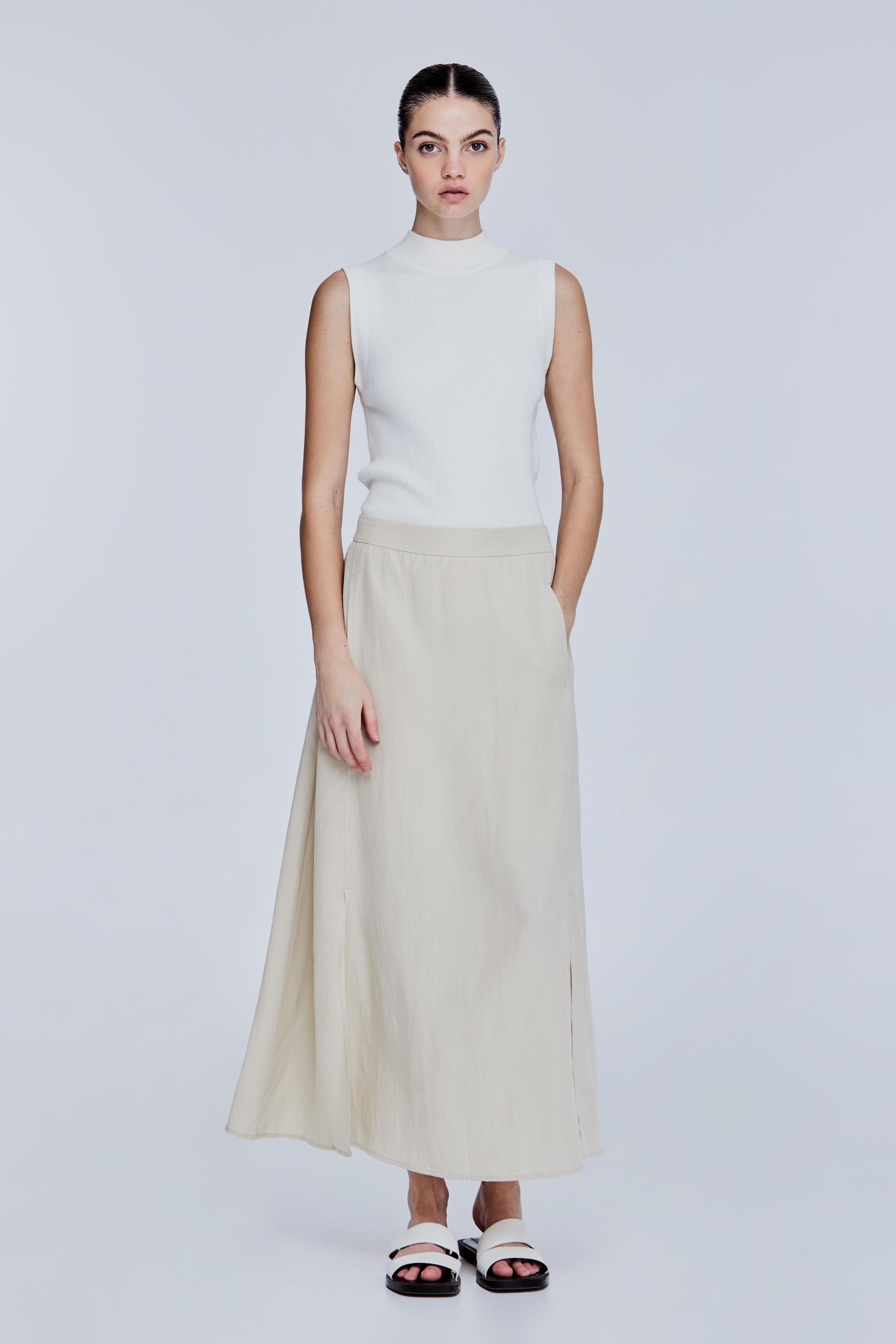 color:BEIGE