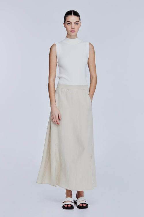 color:BEIGE