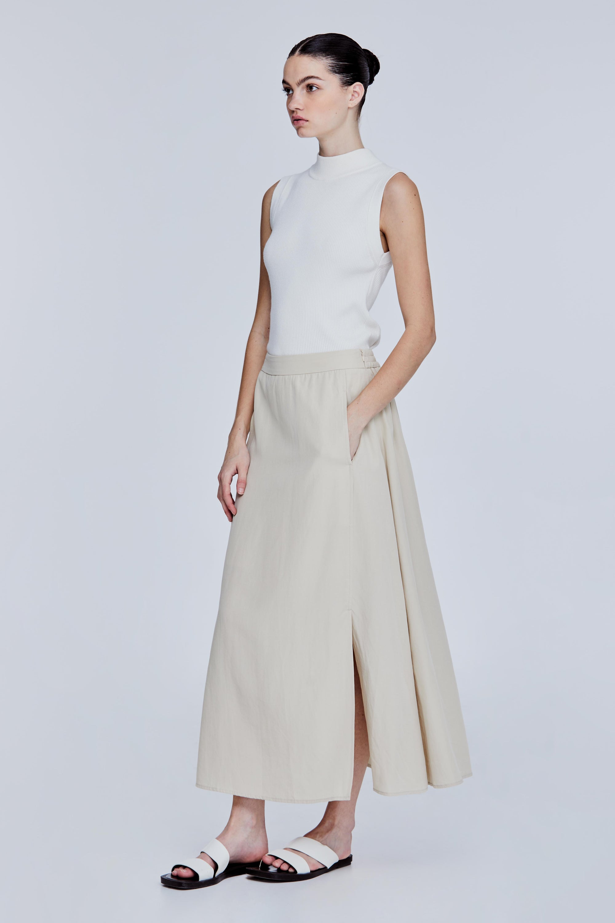 color:BEIGE