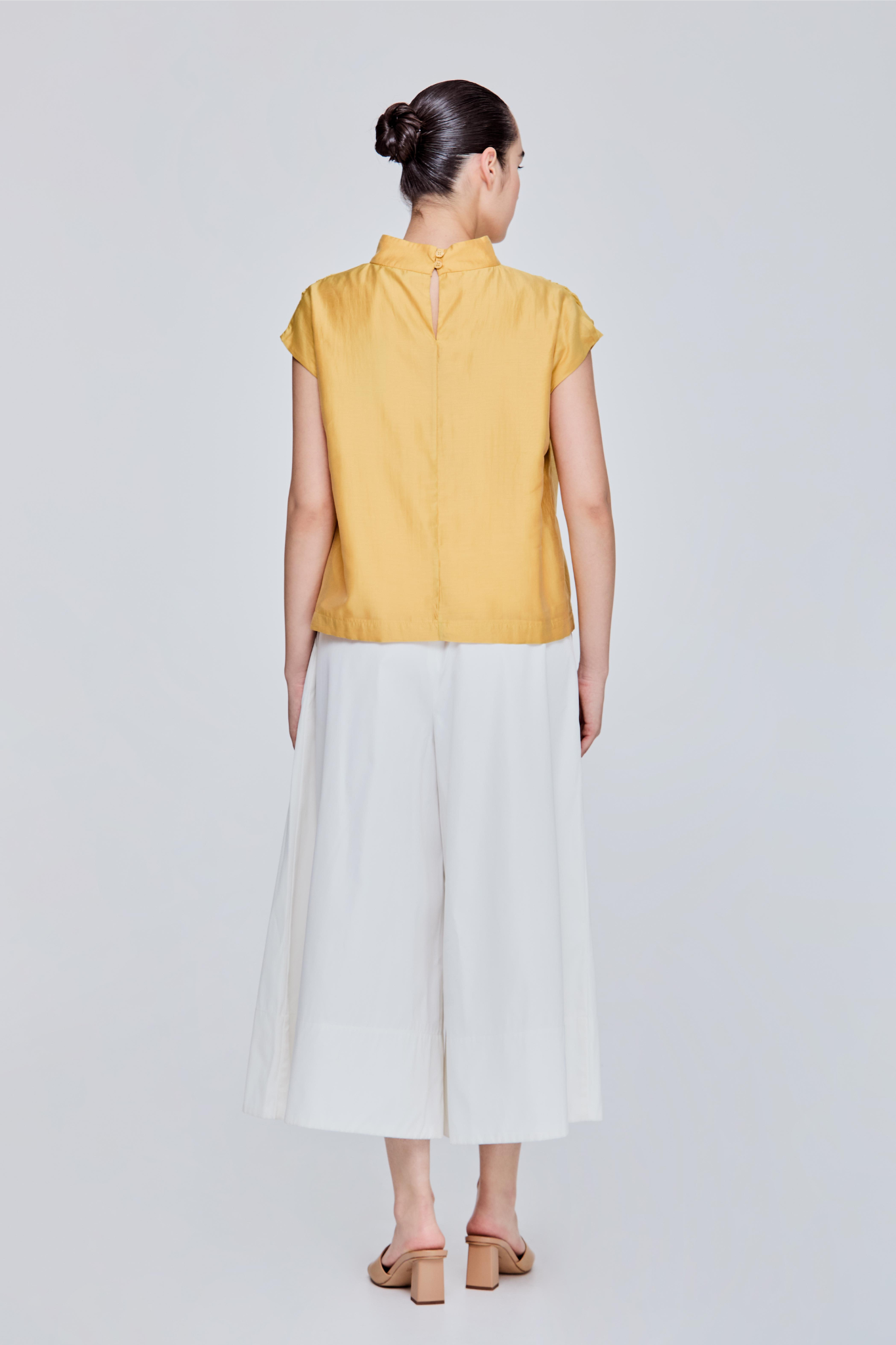 color:MELLOW