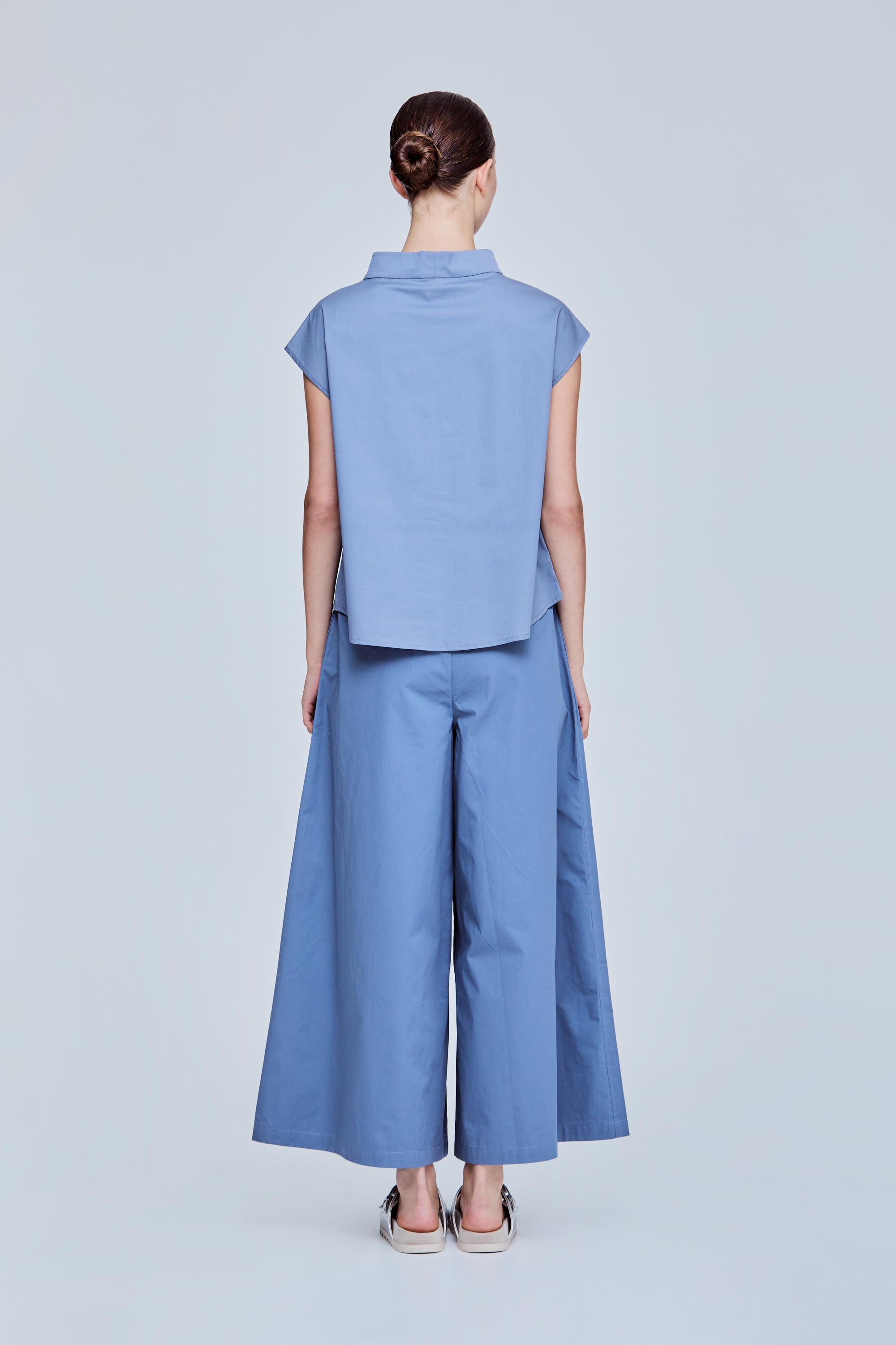 color:STEEL BLUE