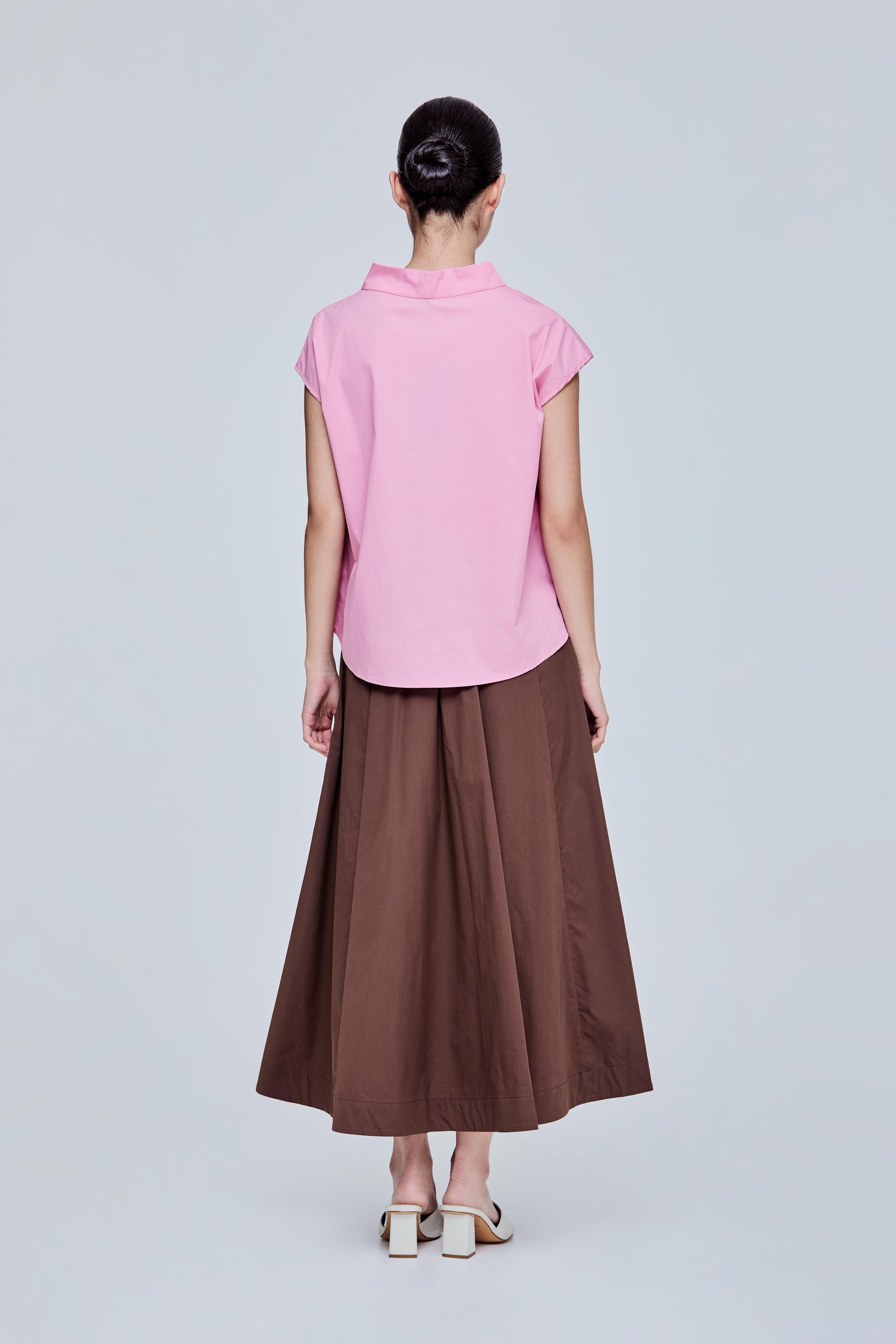 color:PINK