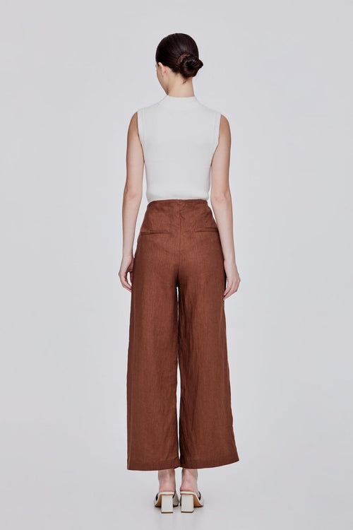 color:BROWN