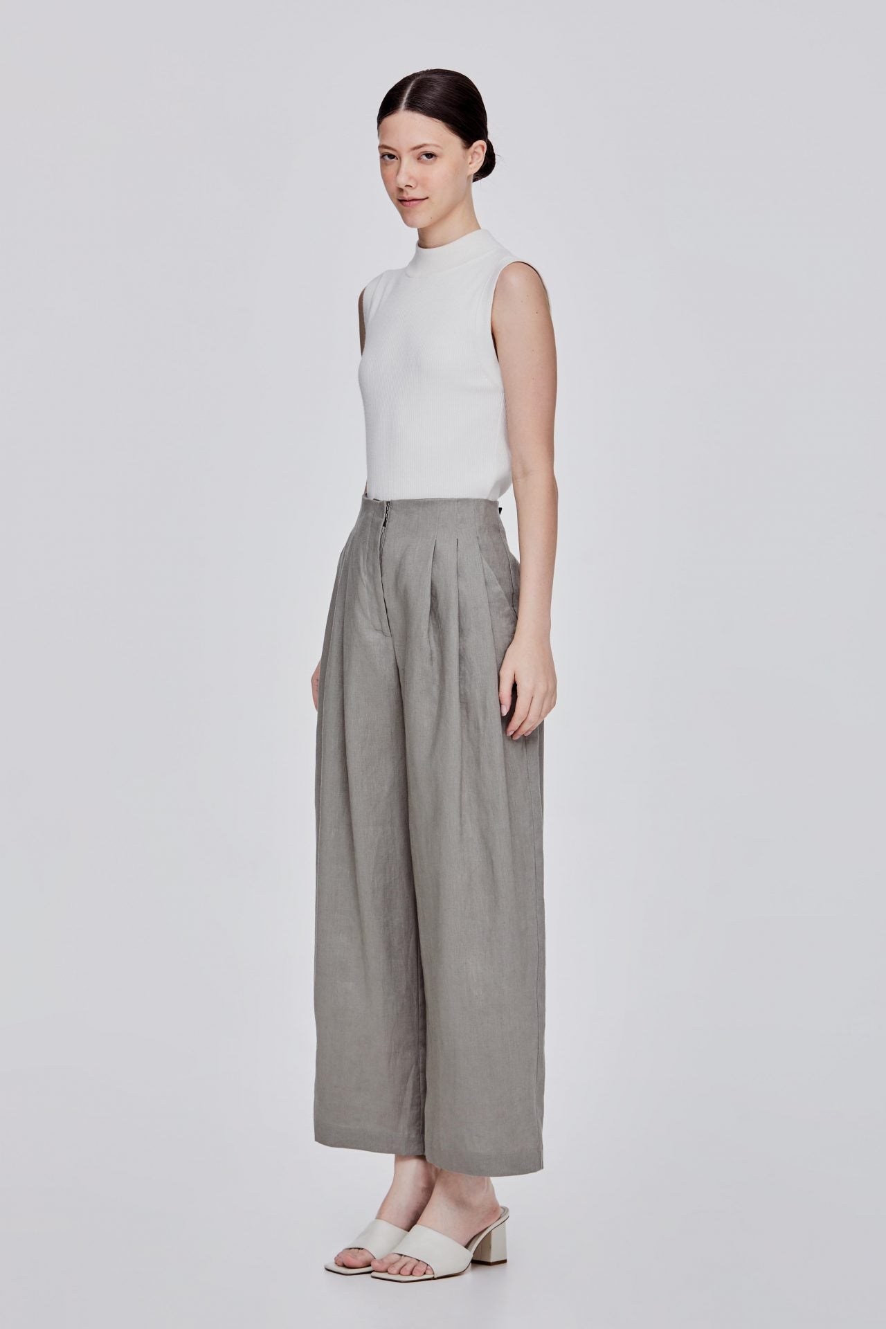 color:GREY