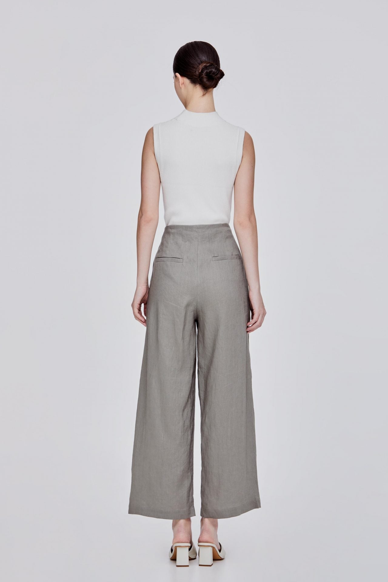 color:GREY