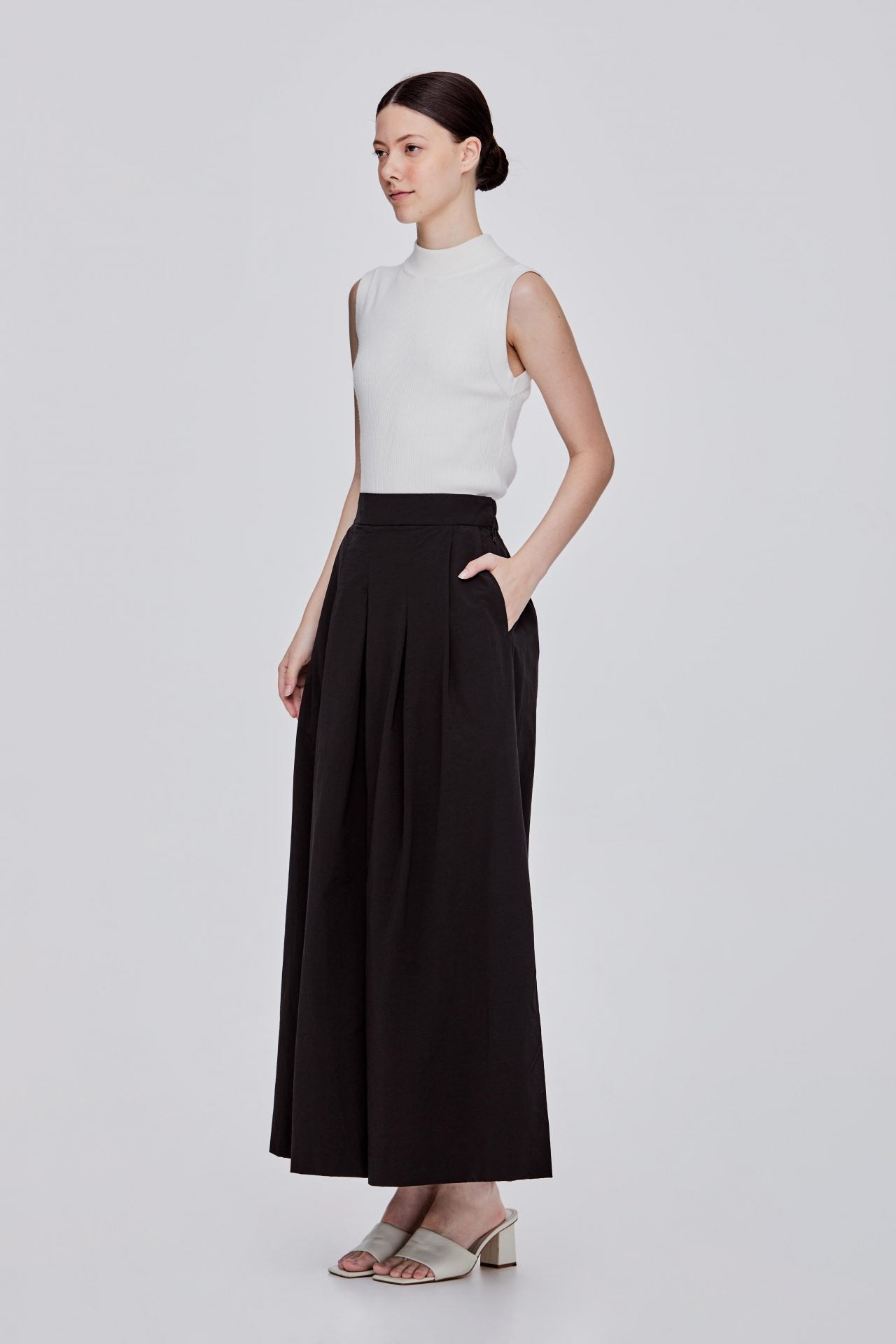 color:NOIR
