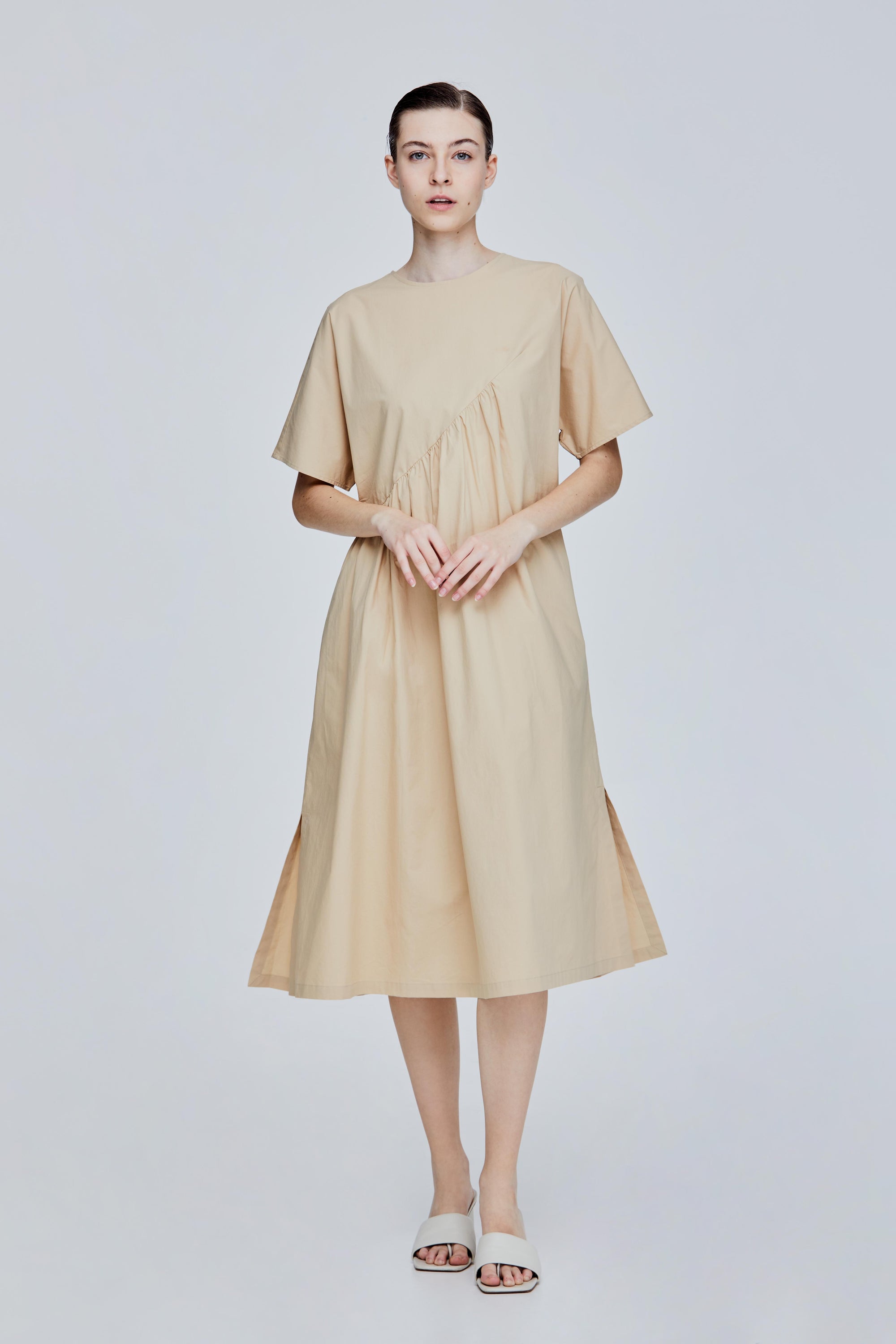 color:BEIGE
