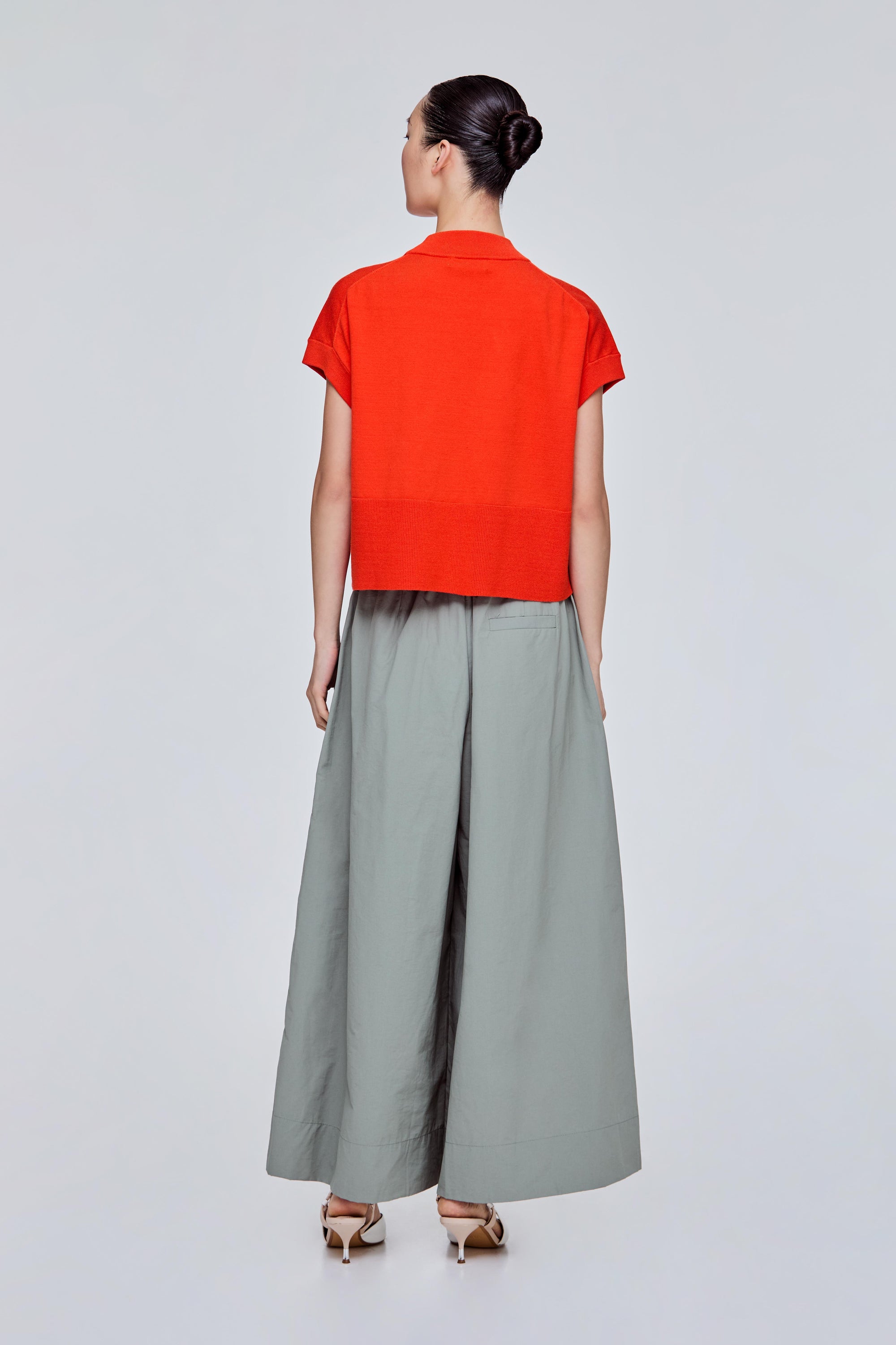 color:ORANGE