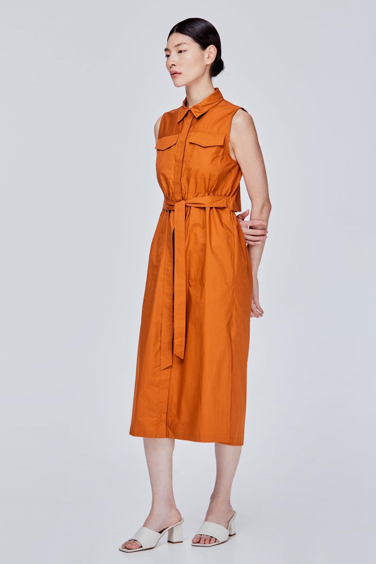 color:CARAMEL