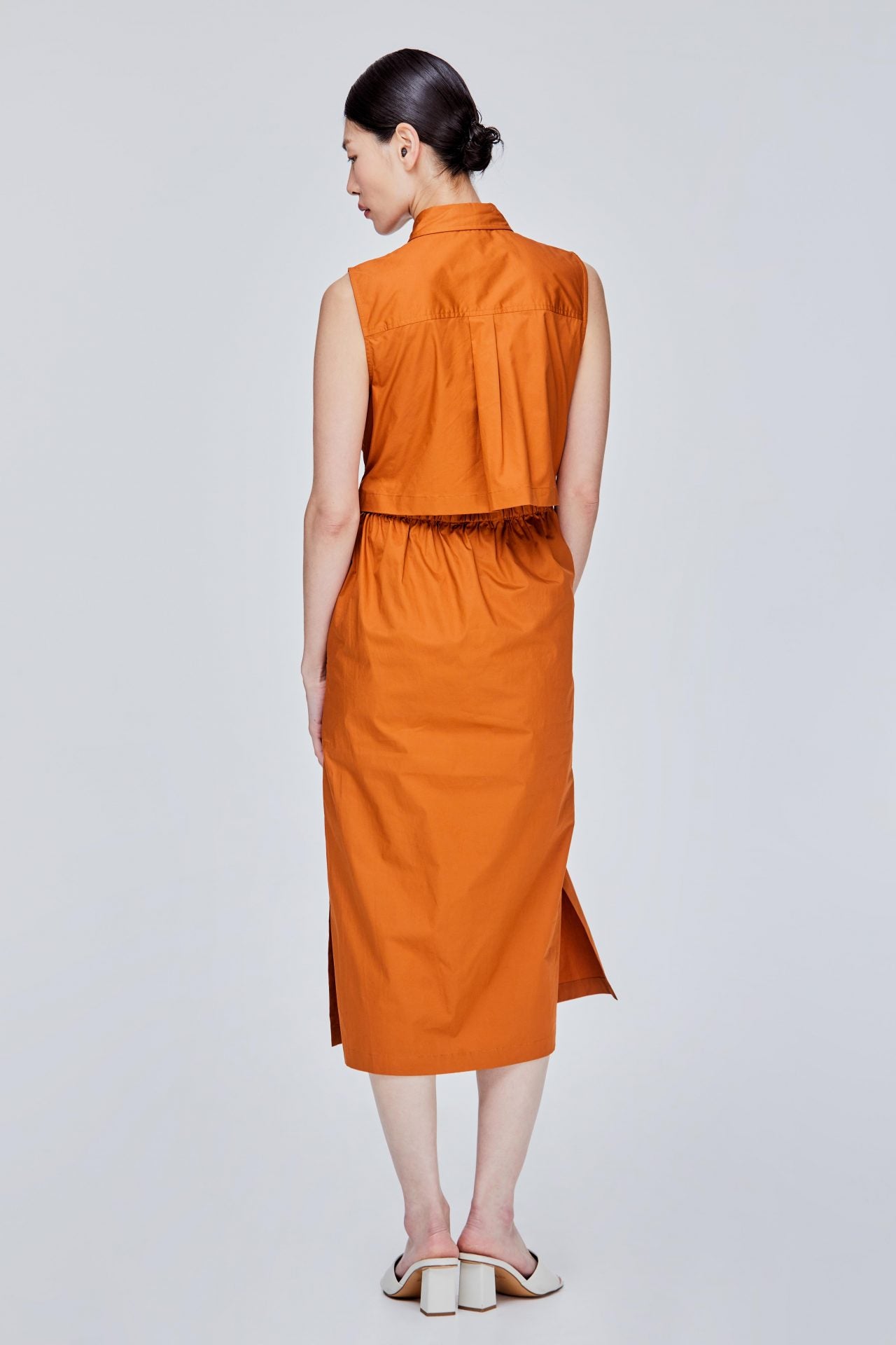 color:CARAMEL