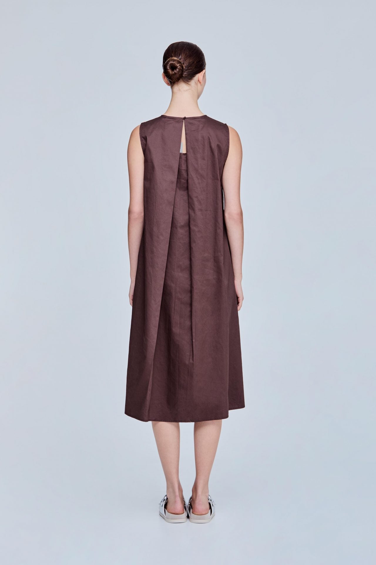 color:BROWN