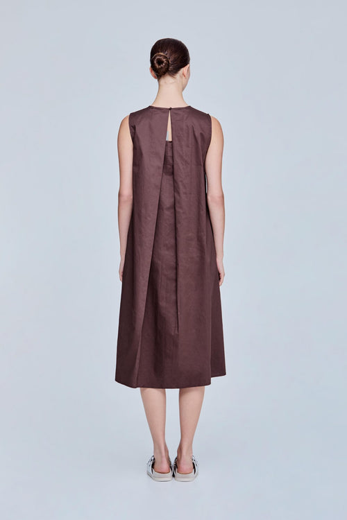 color:BROWN