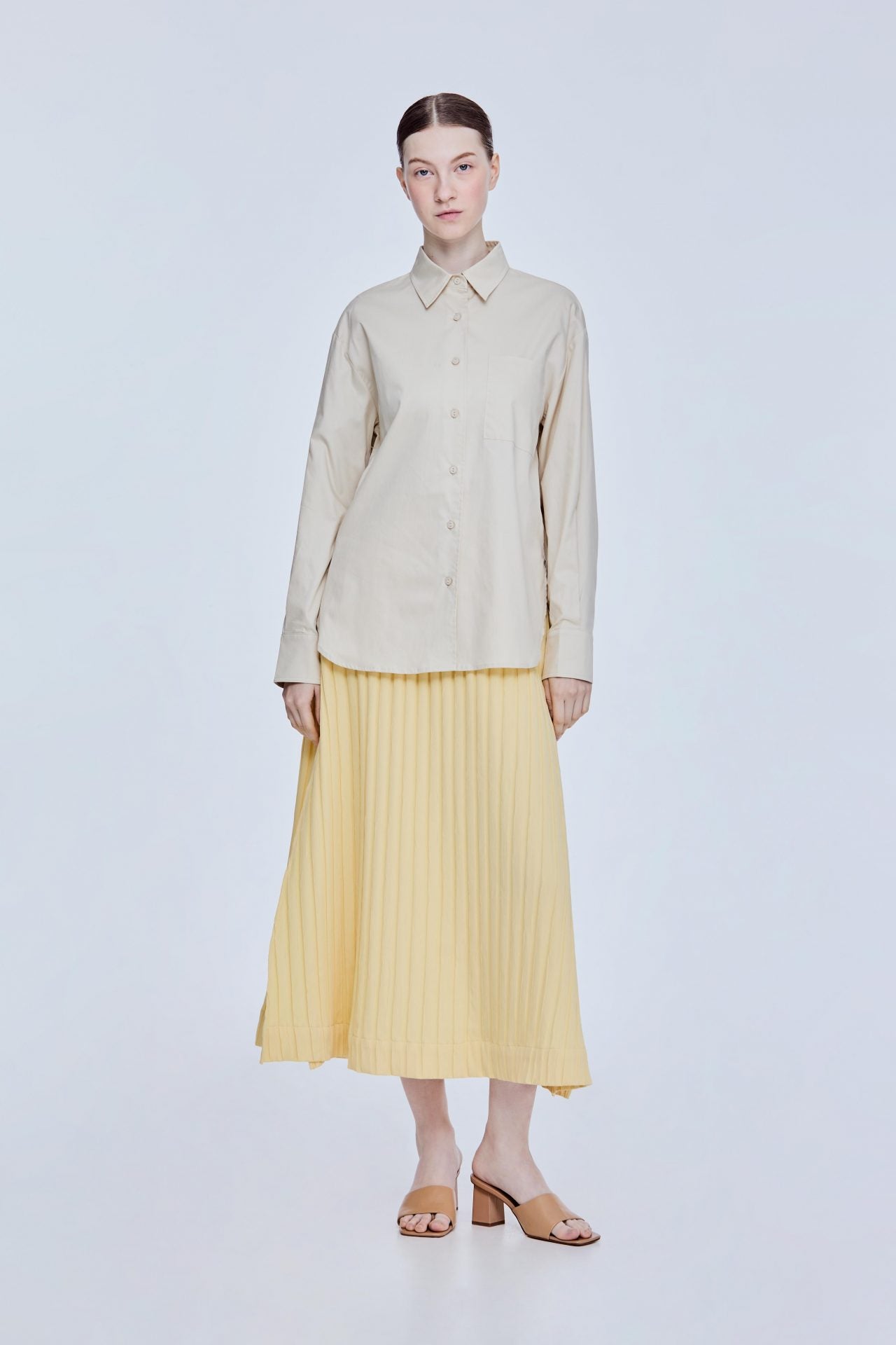 color:BEIGE
