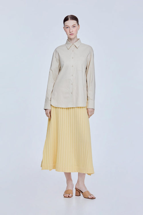 color:BEIGE